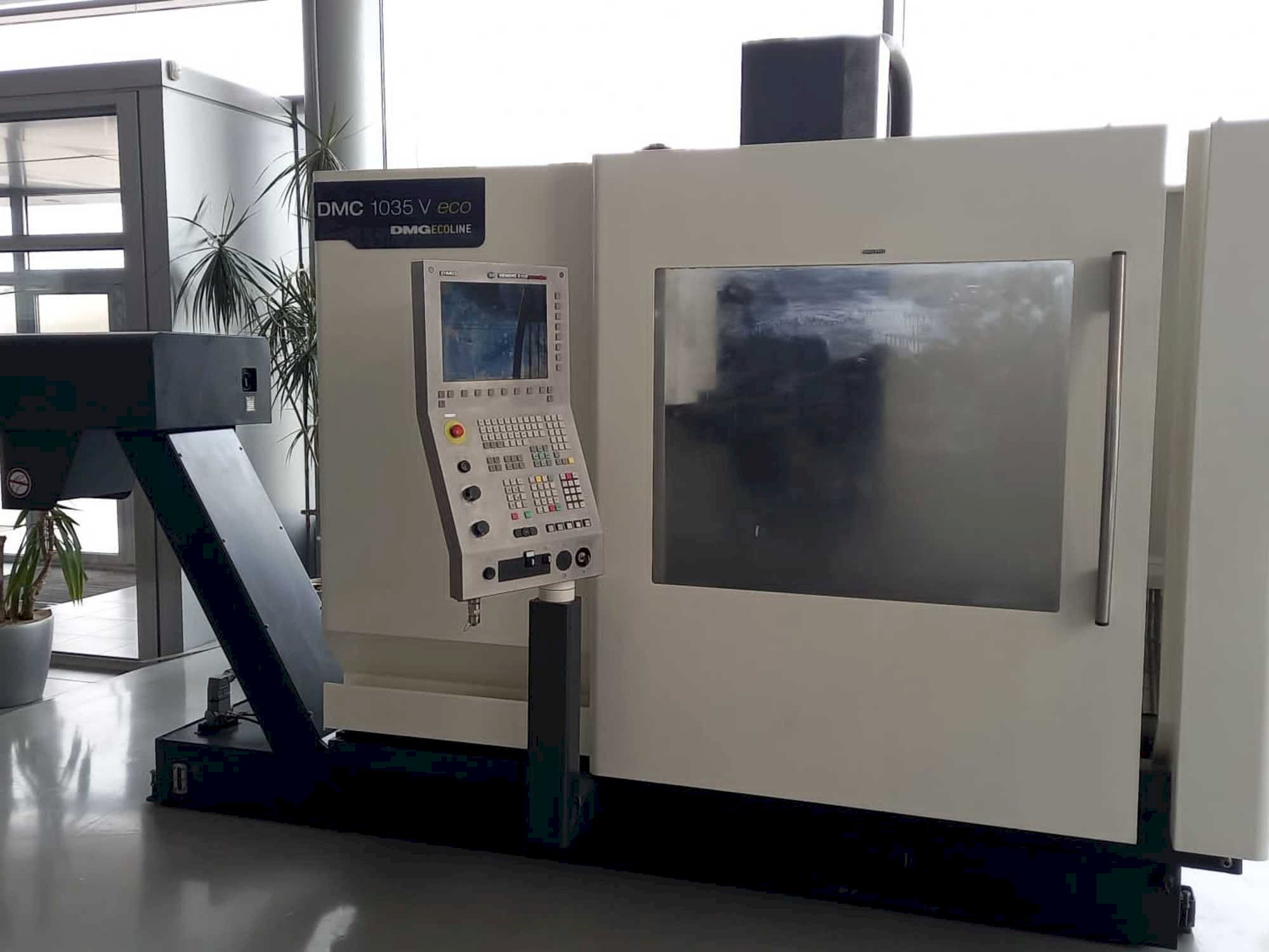 Vista frontal de la máquina DMG DMC 1035 V eco