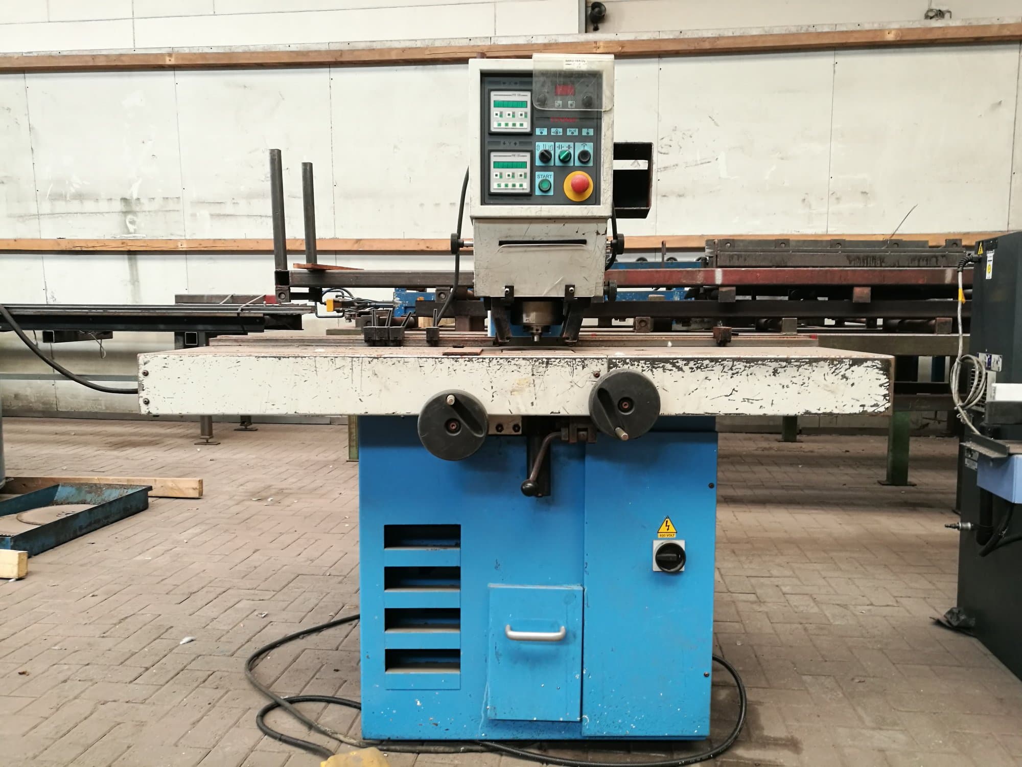 Vista frontal de la máquina Euromac XP 750/25