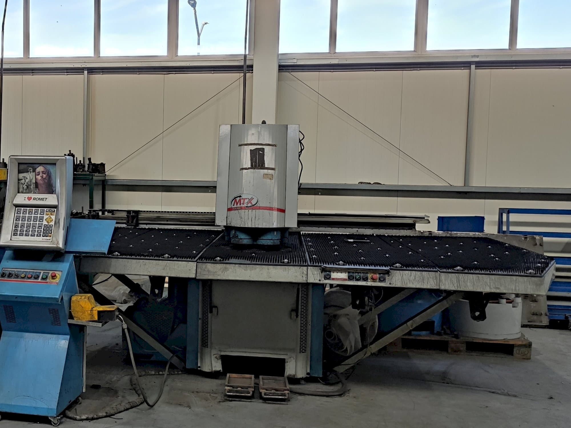 Vista frontal de la máquina Euromac MTX INDEX