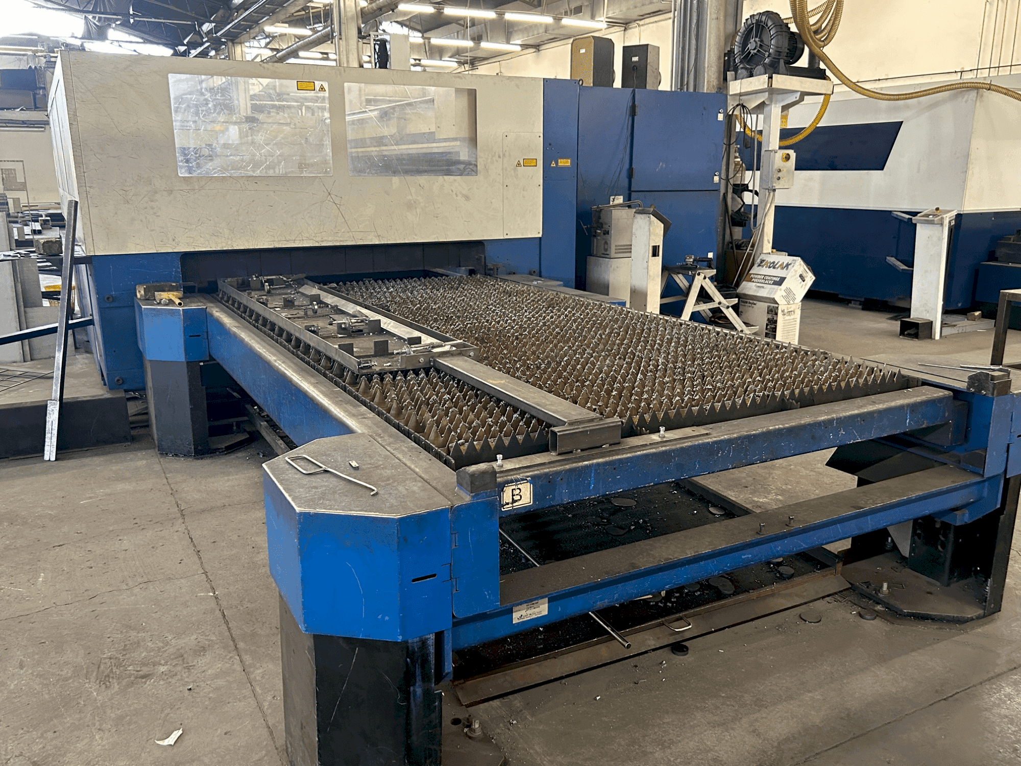 Vista frontal de la máquina TRUMPF trulaser 3030  (2007)