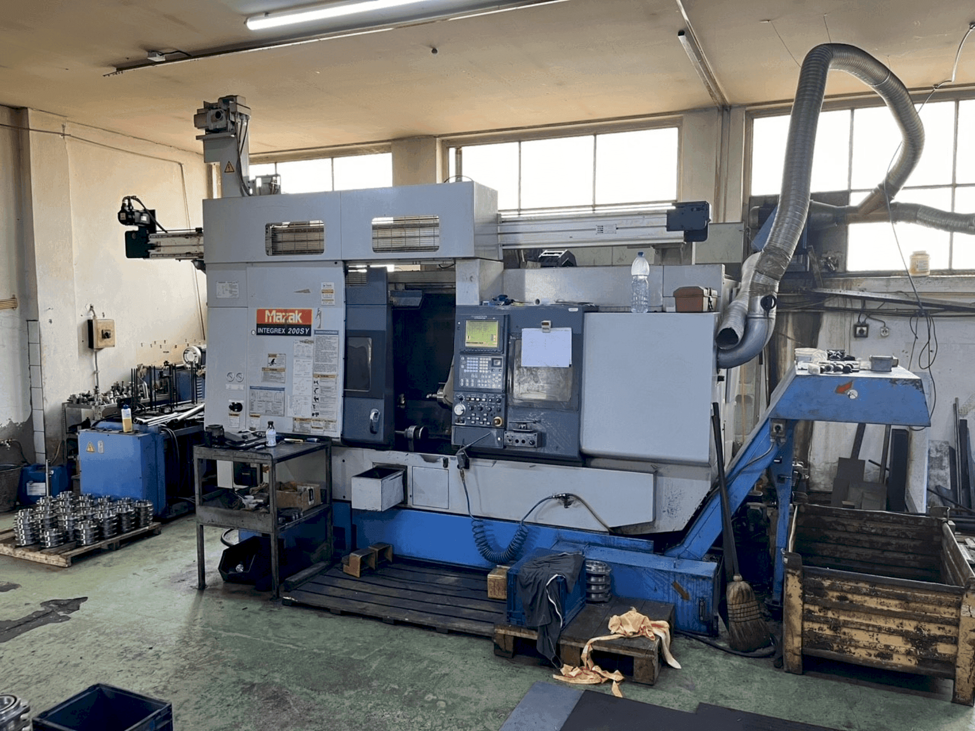 Vista frontal de la máquina Mazak Integrex 200SY (1999)