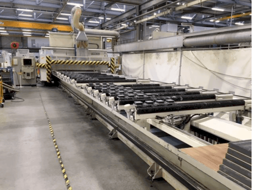 Vista lateral izquierda de la máquina Uniteam 5 achs