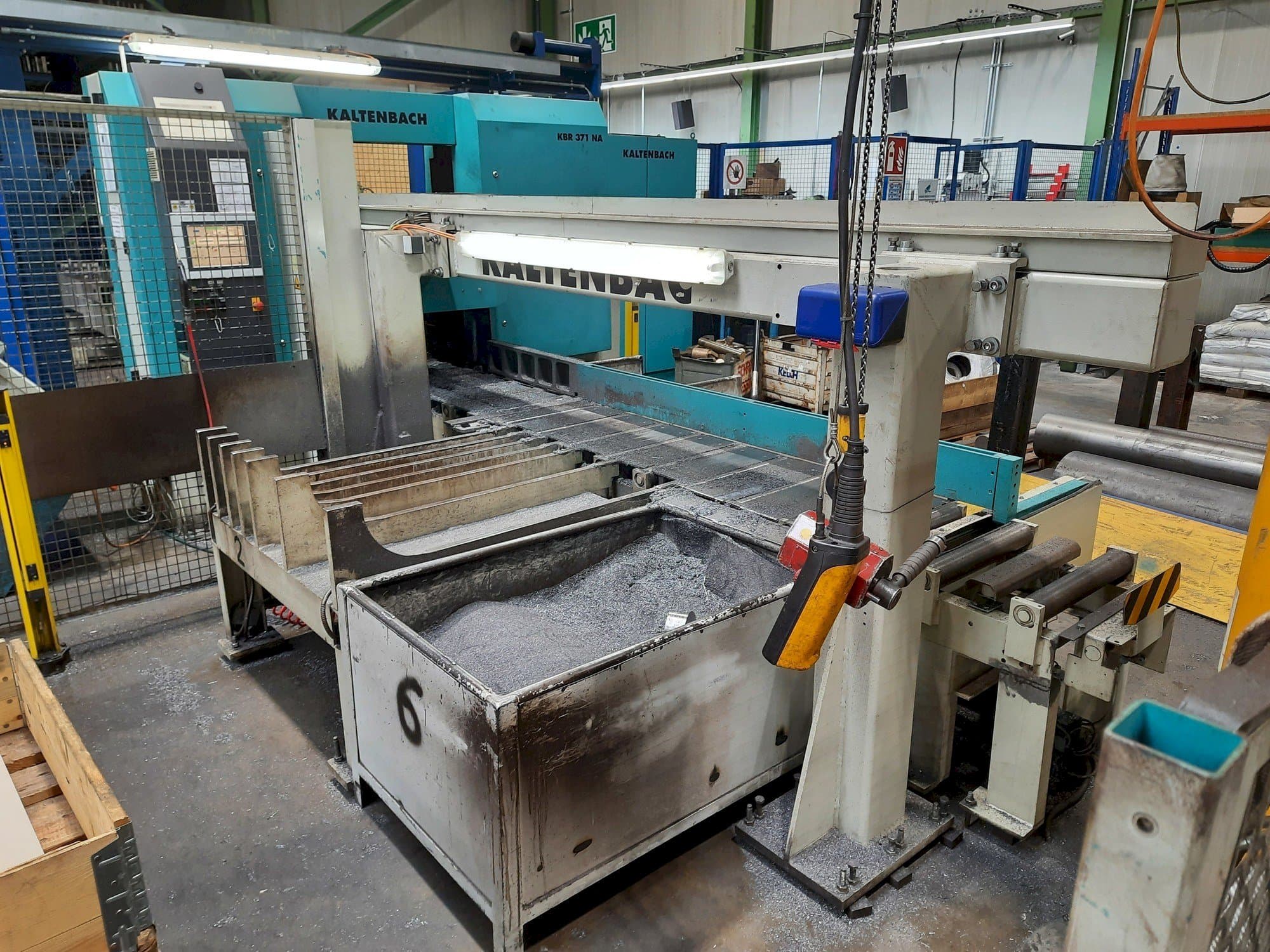 Vista frontal de la máquina KALTENBACH KBR 371 NA