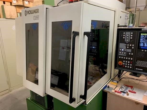 Vista frontal de la máquina VOLLMER QW72 P