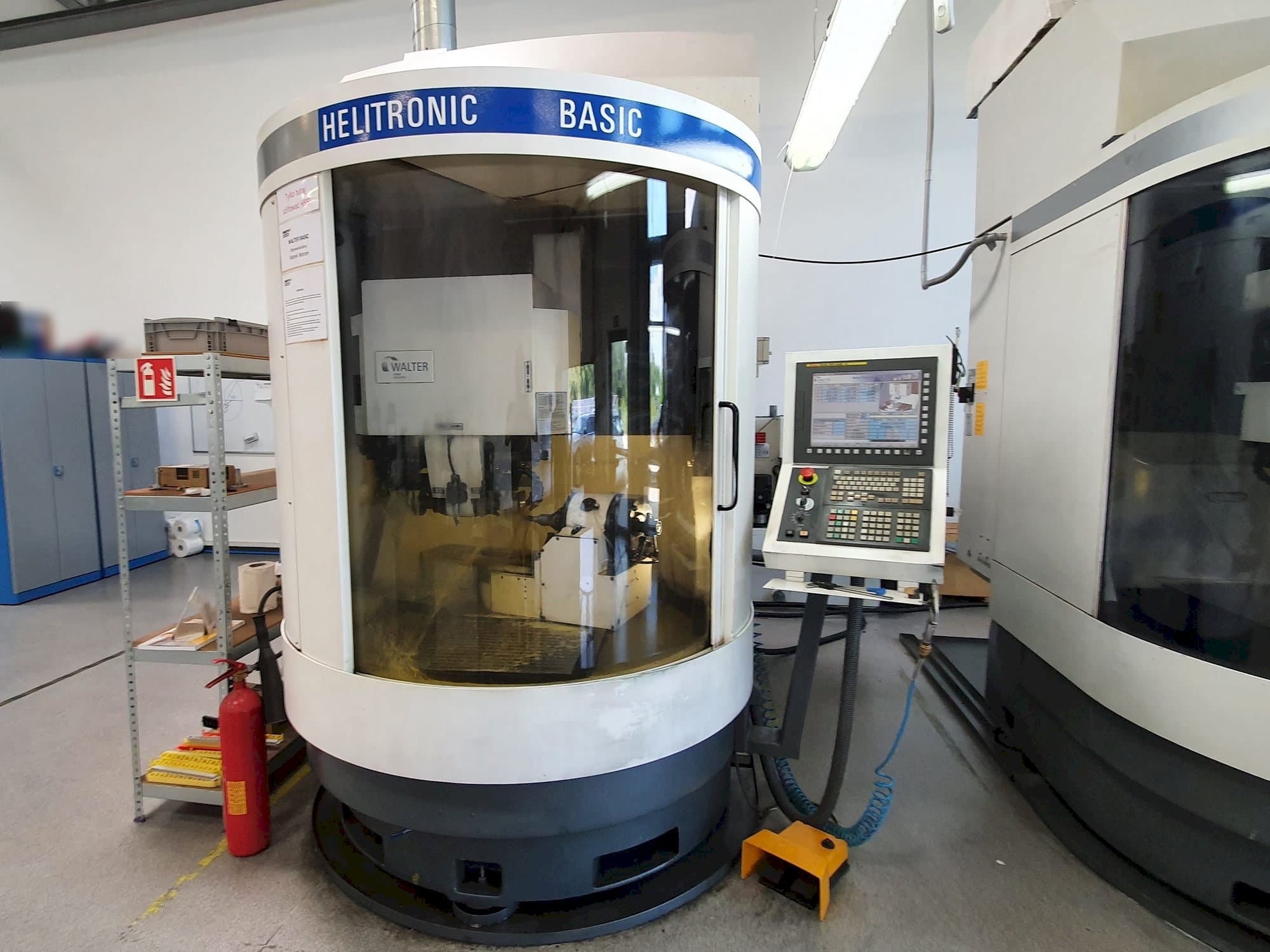 Vista frontal de la máquina Walter Helitronic BASIC-F