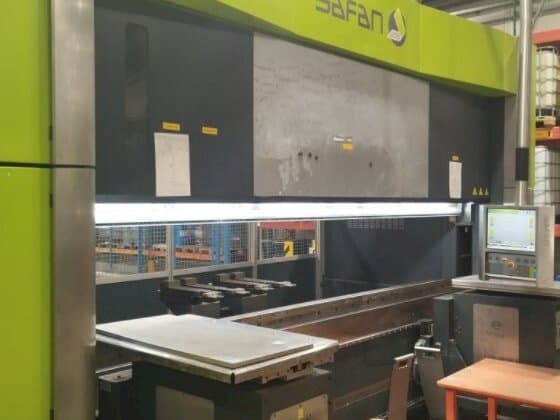 Vista frontal de la máquina Safan SAFAN E-brake 300-4100