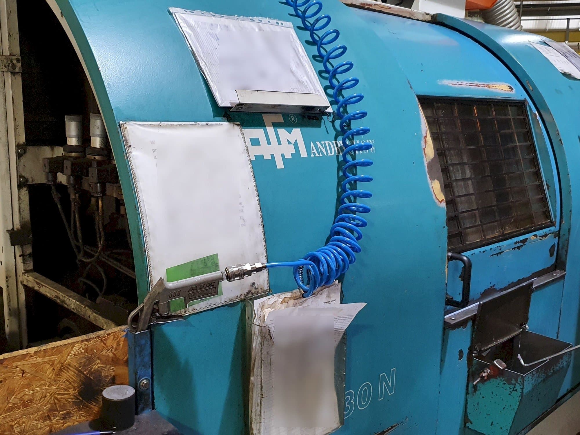 Vista frontal de la máquina AFM TAE-30N