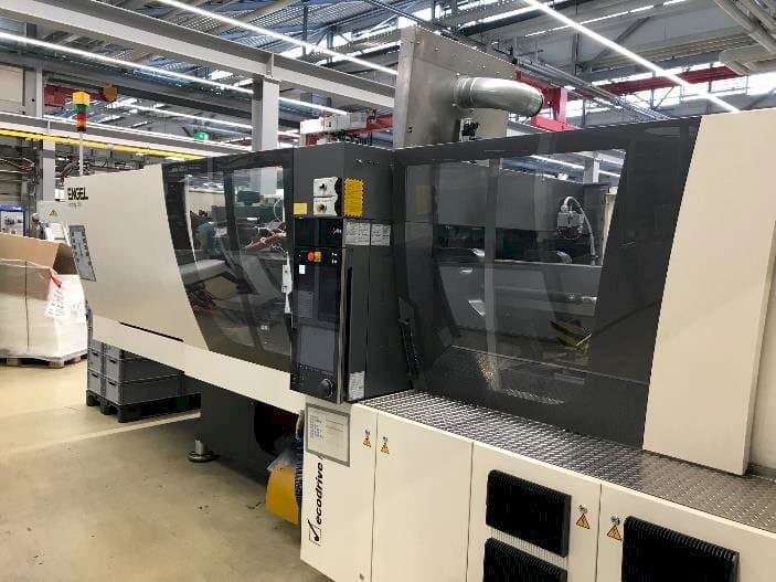 Vista frontal de la máquina Engel Victory 1060/180