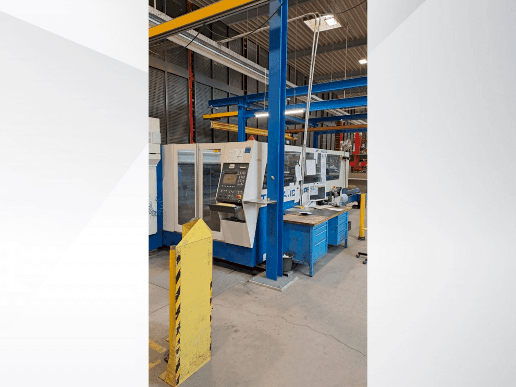 Vista frontal de la máquina TRUMPF Trumatic L3050