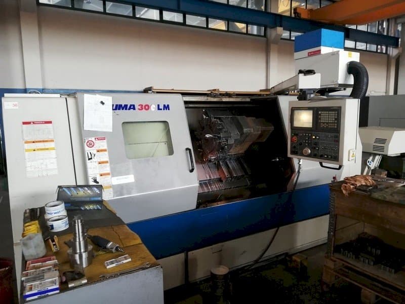 Vista frontal de la máquina Doosan PUMA 300 LMB