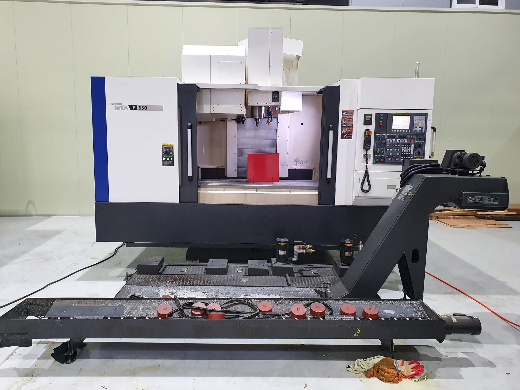 Vista frontal de la máquina Hyundai Wia F650