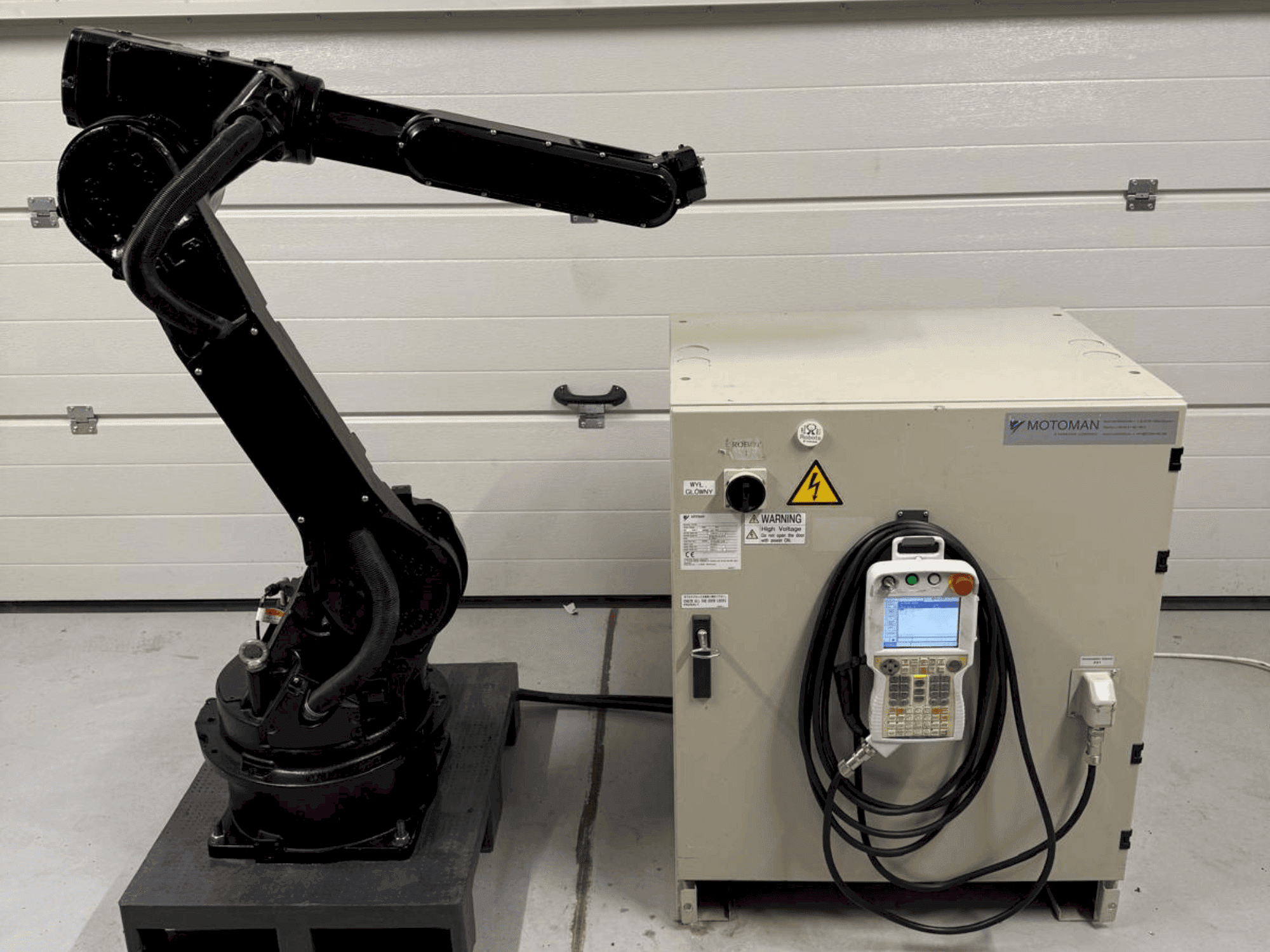 Vista frontal de la máquina Yaskawa Motoman YR HP 20D