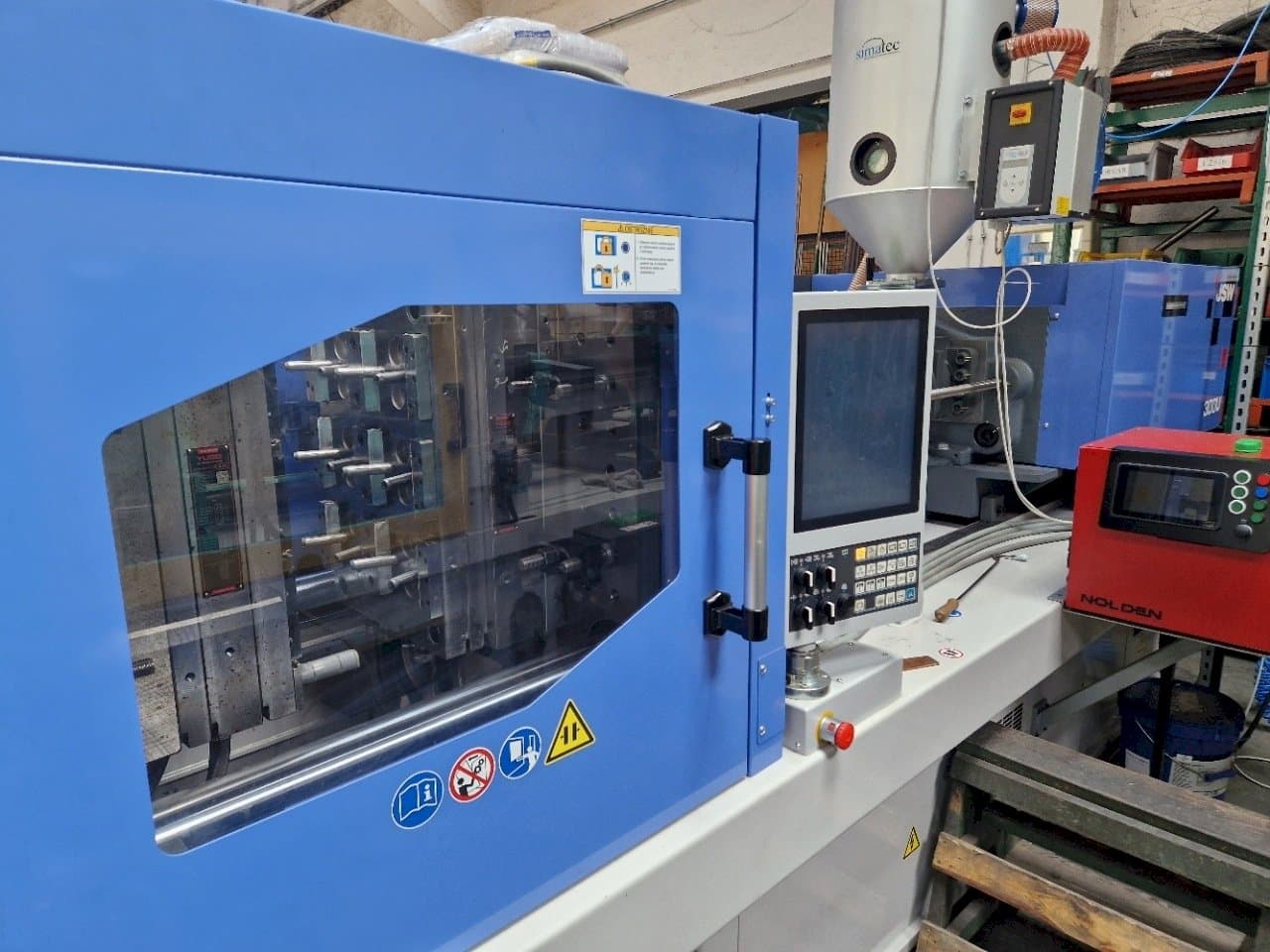 Vista lateral izquierda de la máquina JSW J180ADS-300U