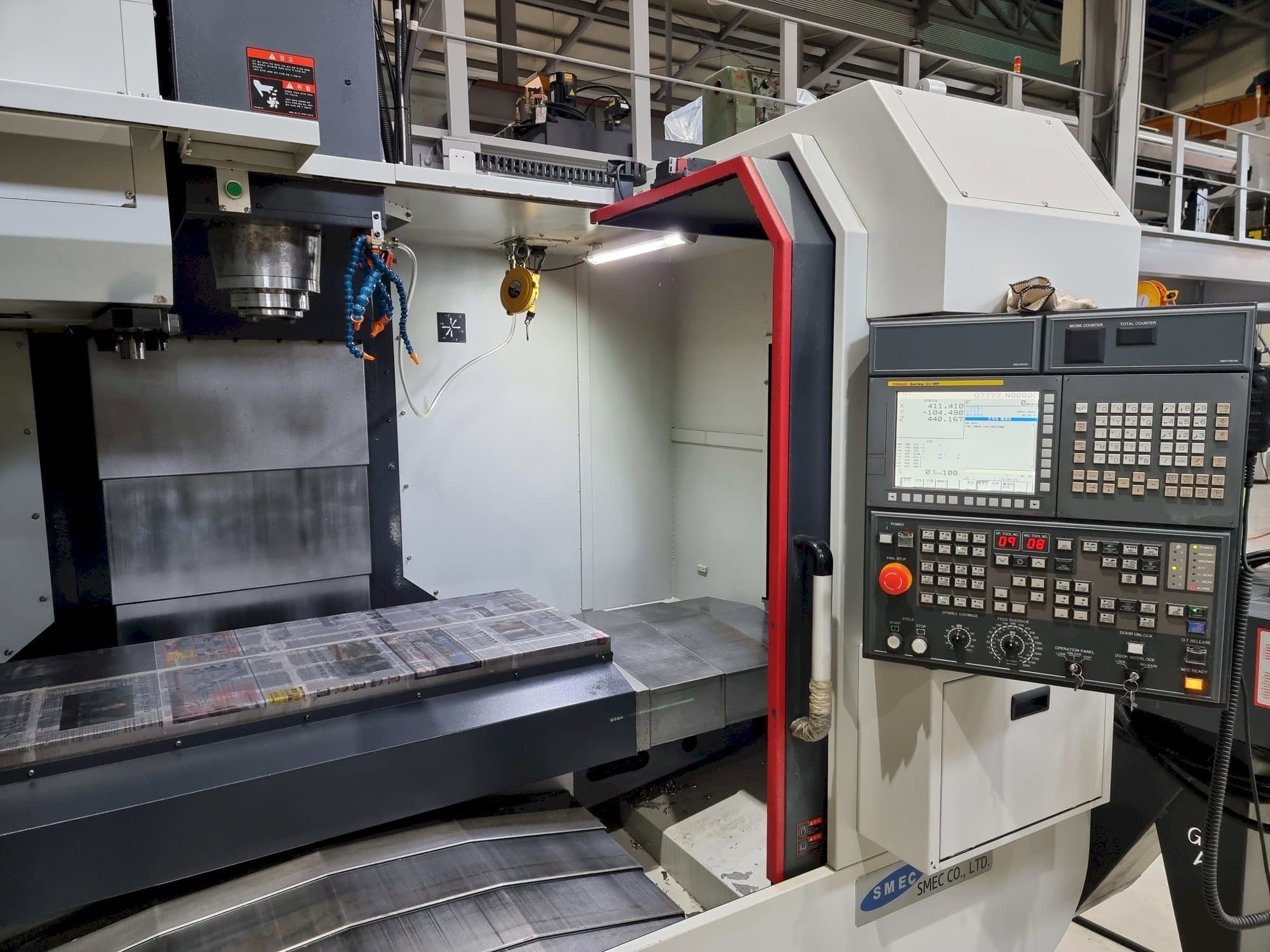 Vista frontal de la máquina SMEC LCV 650