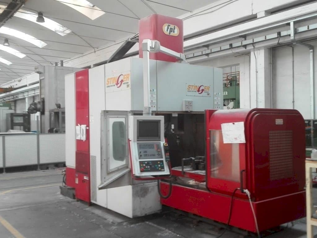 Vista frontal de la máquina FPT Stinger