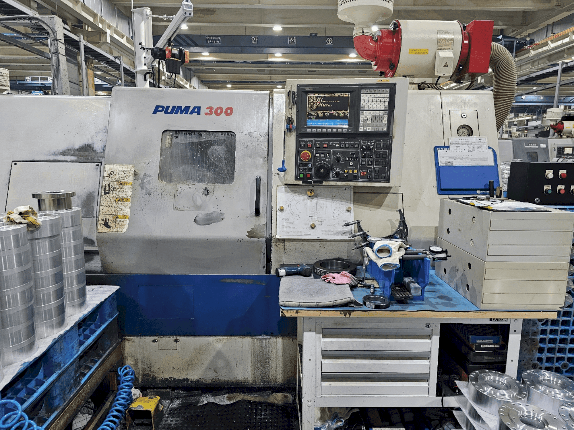 Vista frontal de la máquina DOOSAN PUMA 300 C