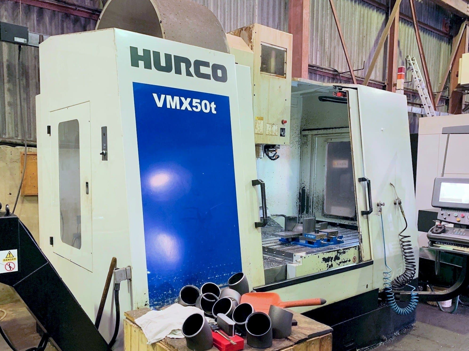 Vista frontal de la máquina Hurco VMX 50T