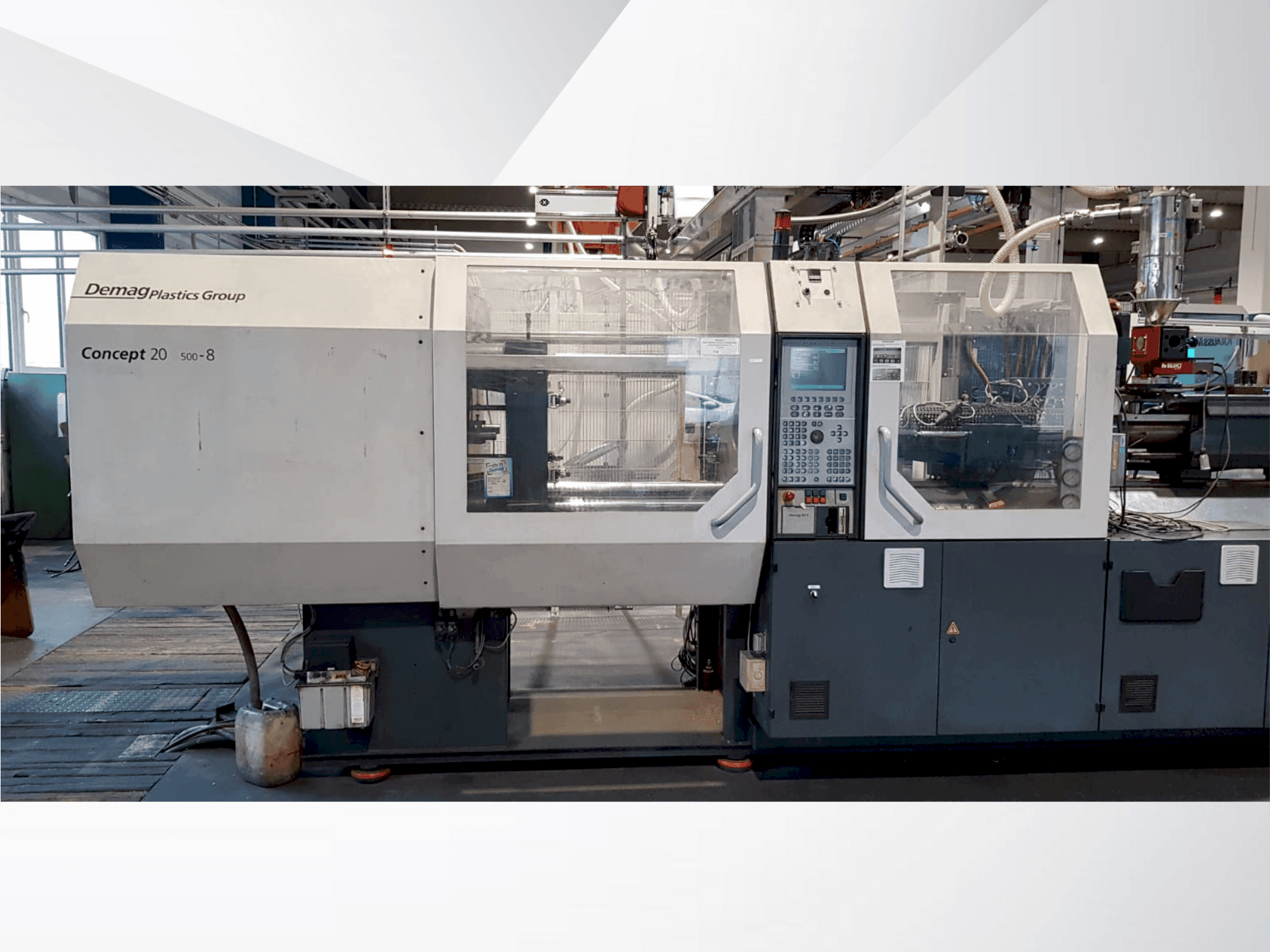 Vista frontal de la máquina DEMAG Concept 200/500-840 + W711