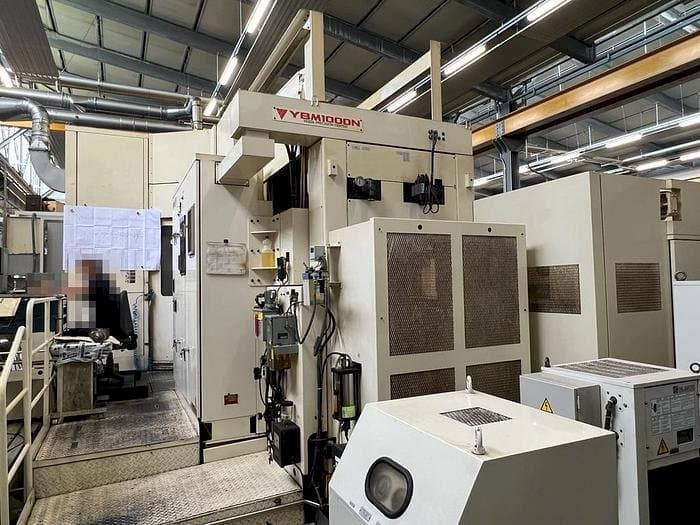 Vista frontal de la máquina YASDA YBM 1000N