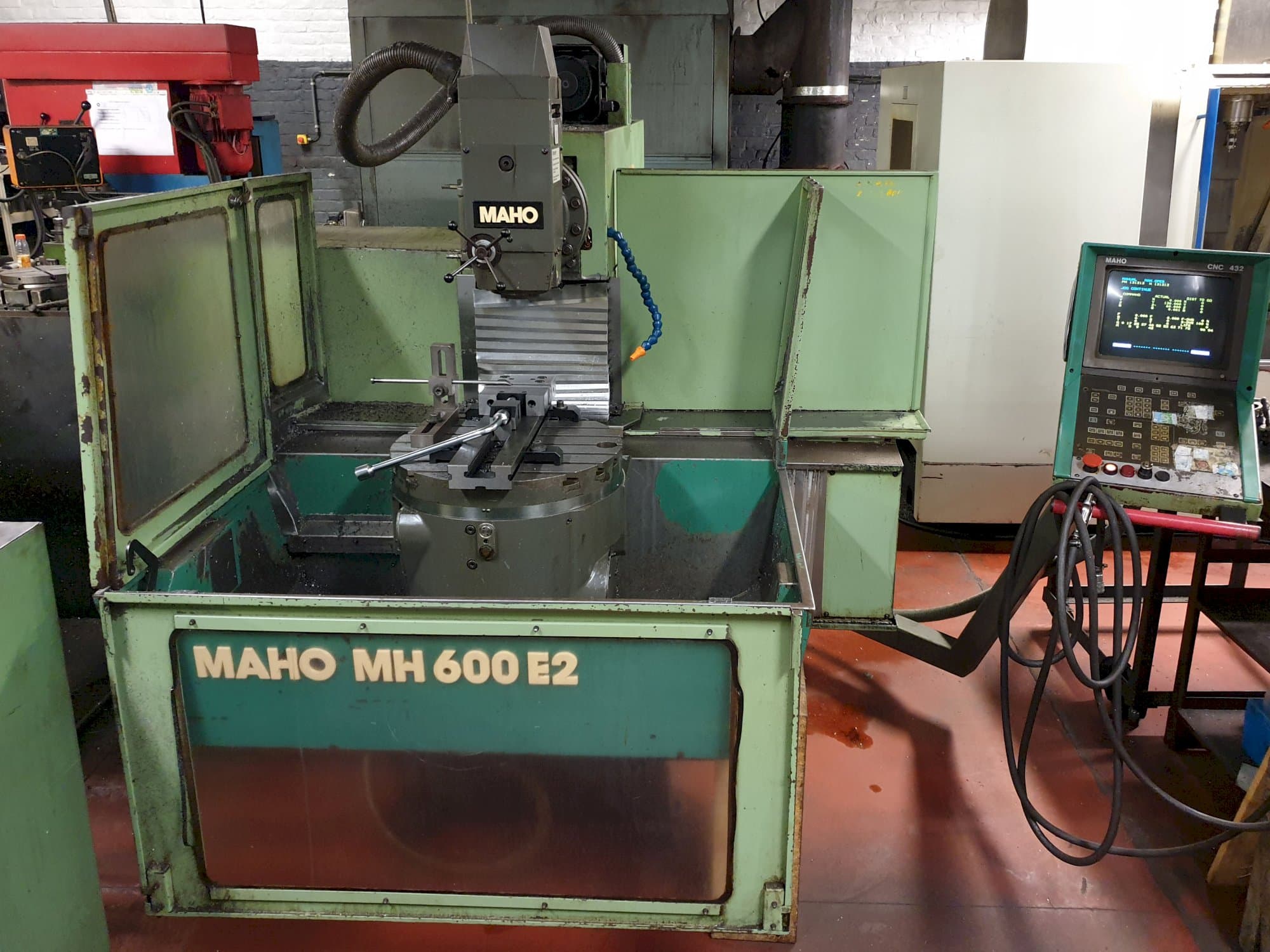 Vista frontal de la máquina Maho MH 600 E2