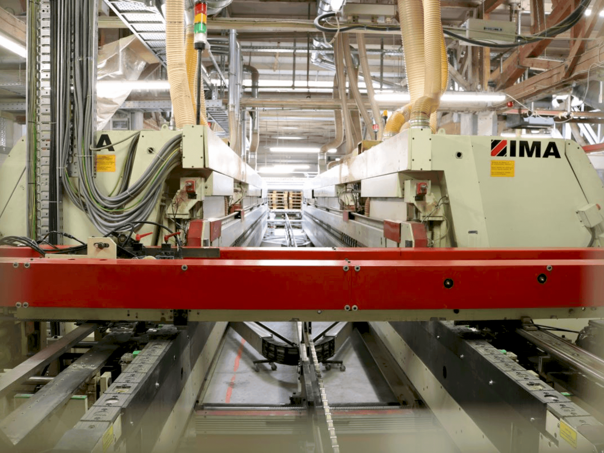 Vista frontal de la máquina IMA Angular transfer