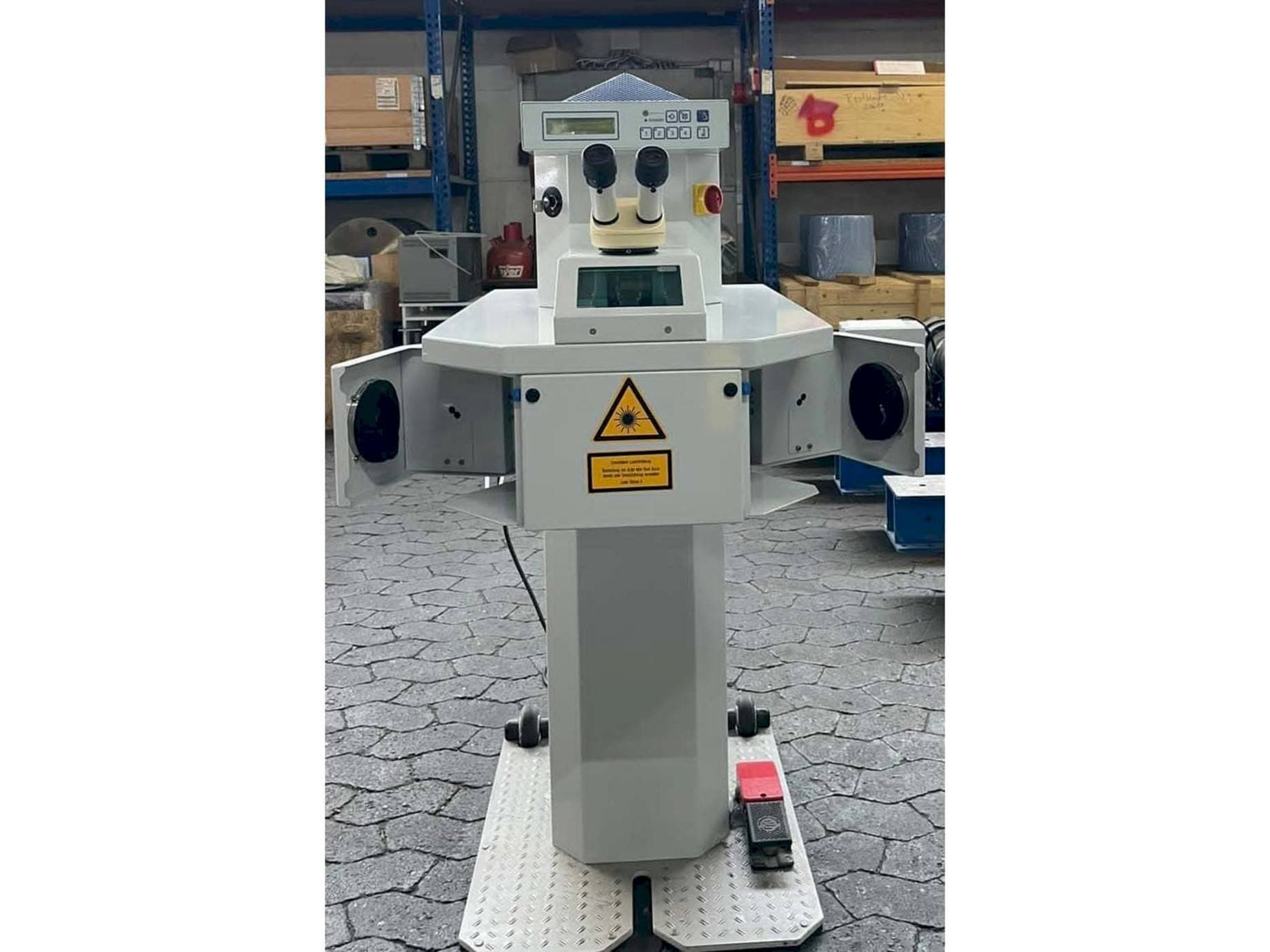 Vista frontal de la máquina ALPHA LASER ALO 30