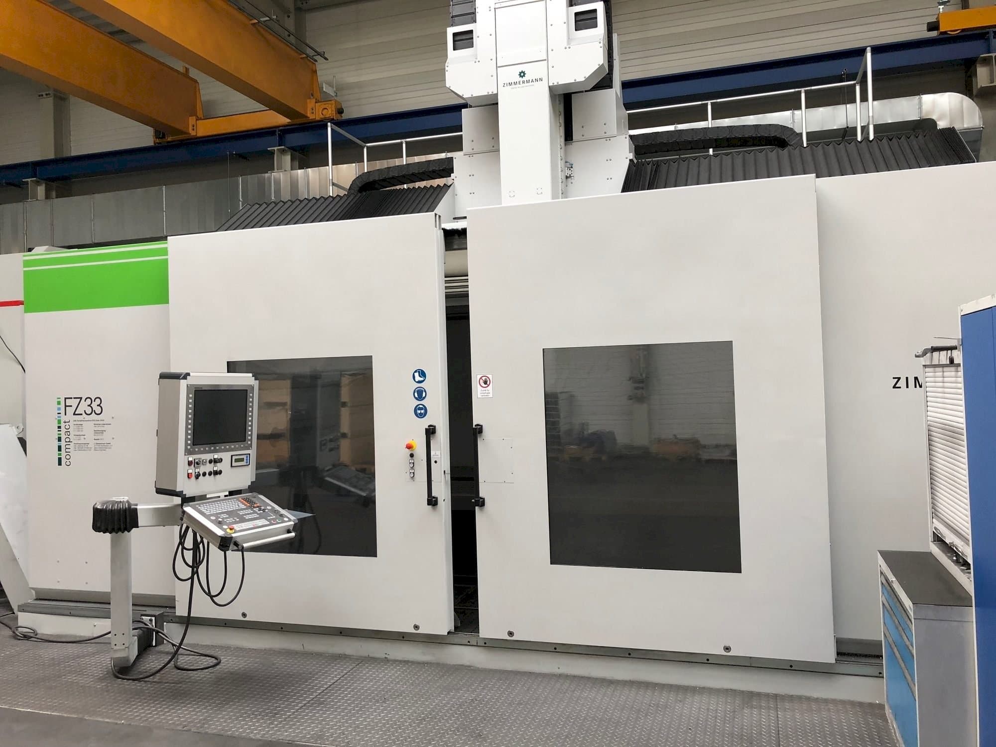 Vista frontal de la máquina Zimmermann FZ33C