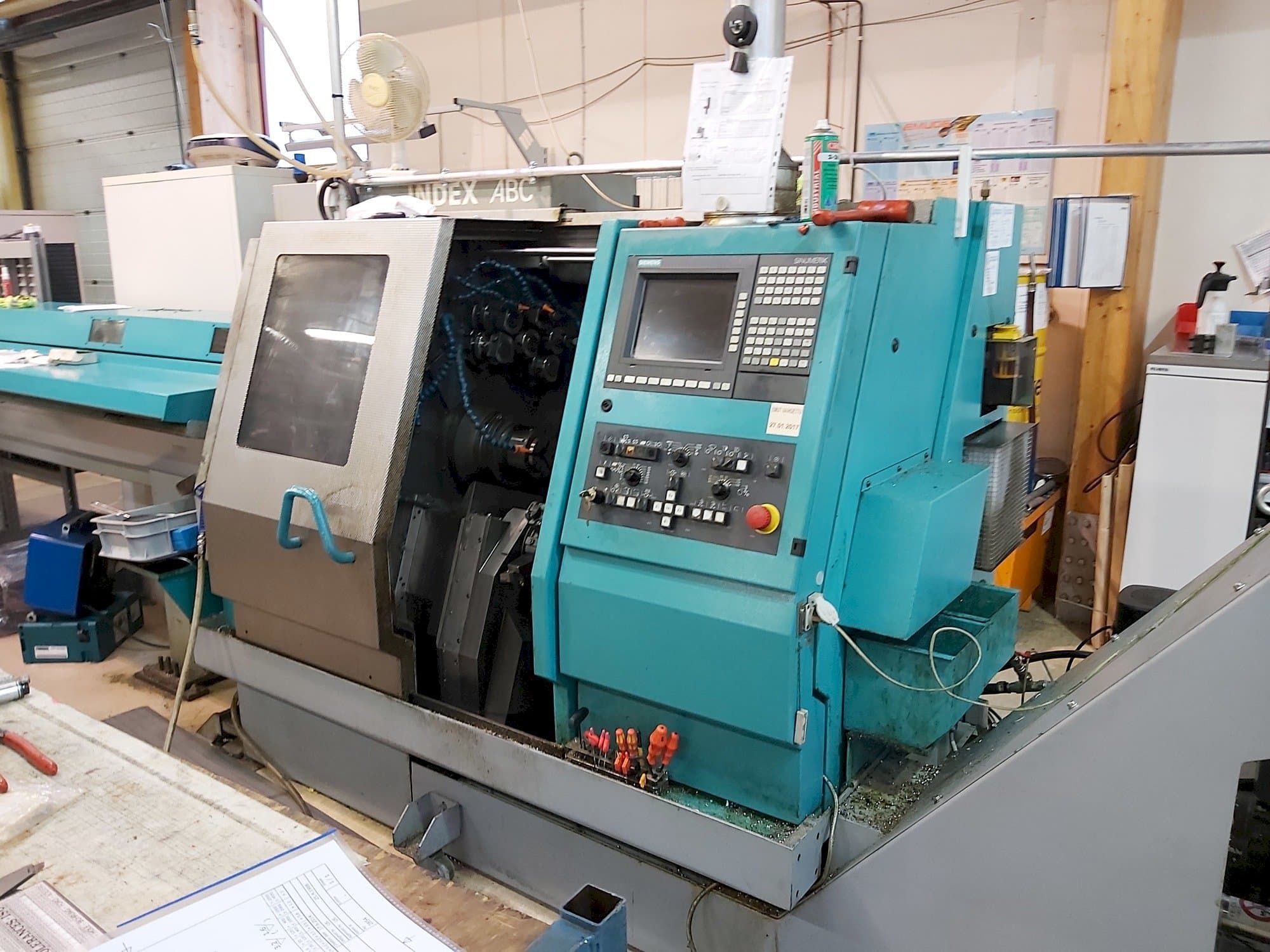 Vista frontal de la máquina Index ABC