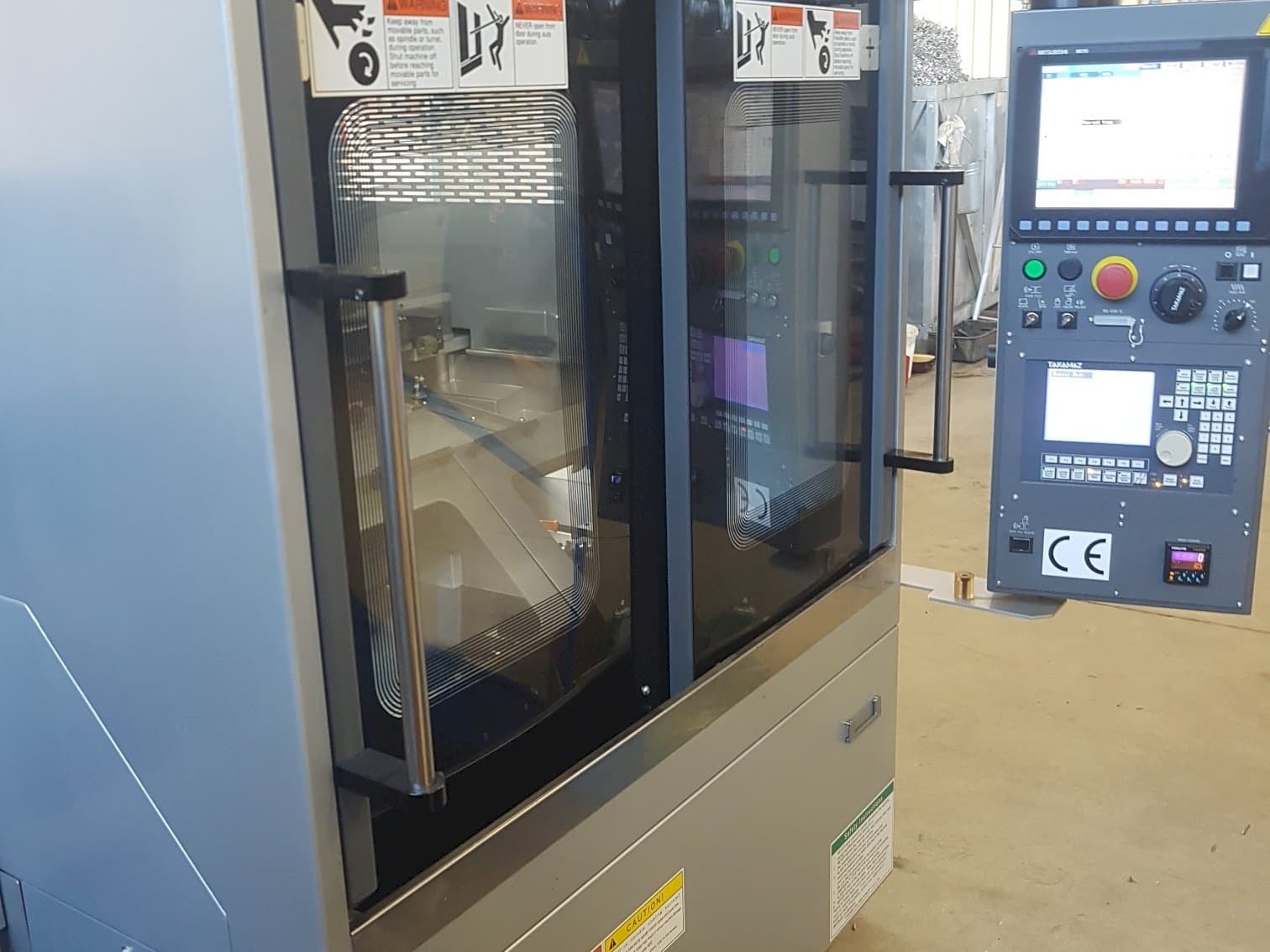 Vista frontal de la máquina Takamaz XW-30 Plus