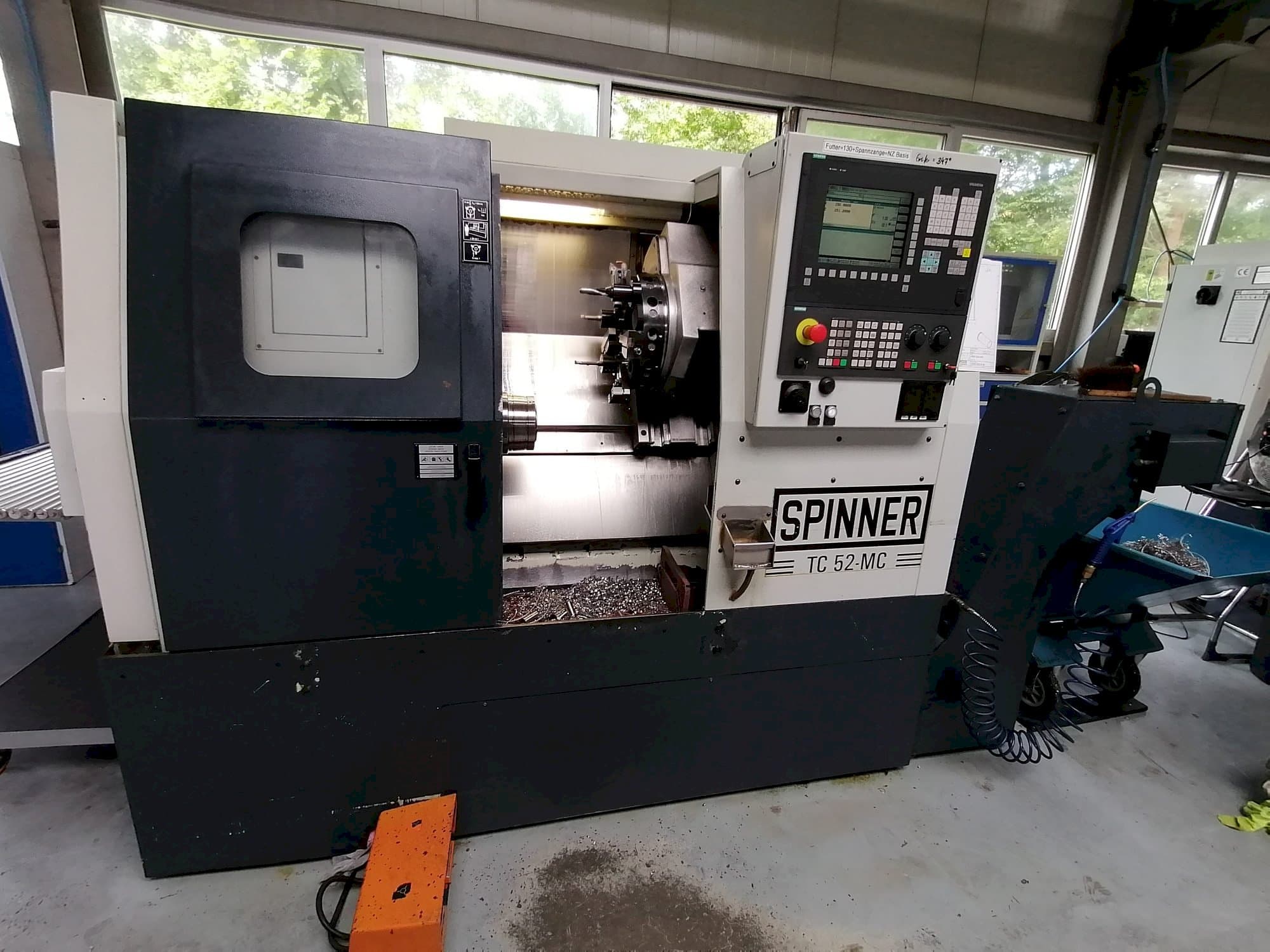 Vista frontal de la máquina SPINNER TC 52-MC