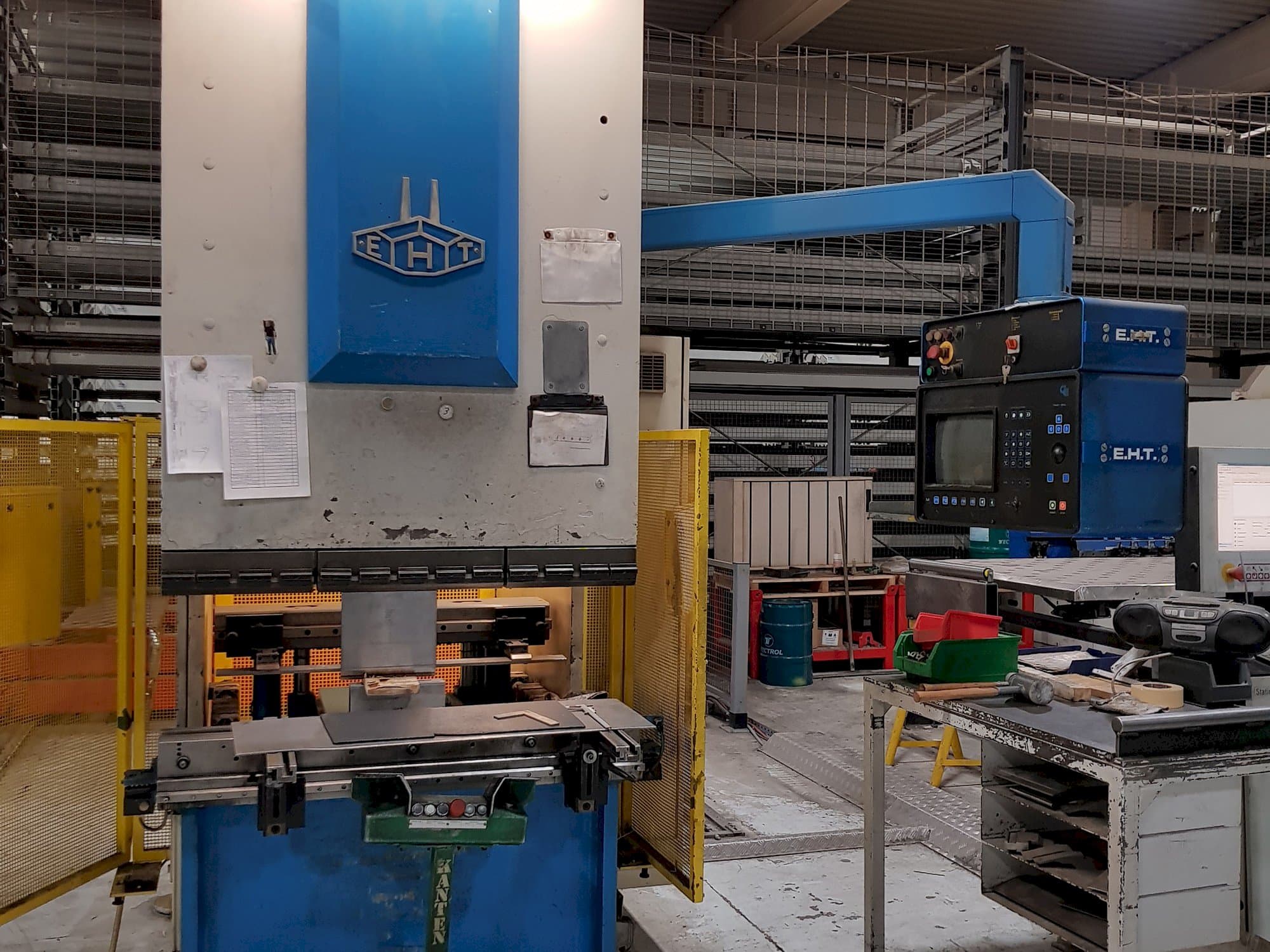 Vista frontal de la máquina EHT EHP 5.5-12