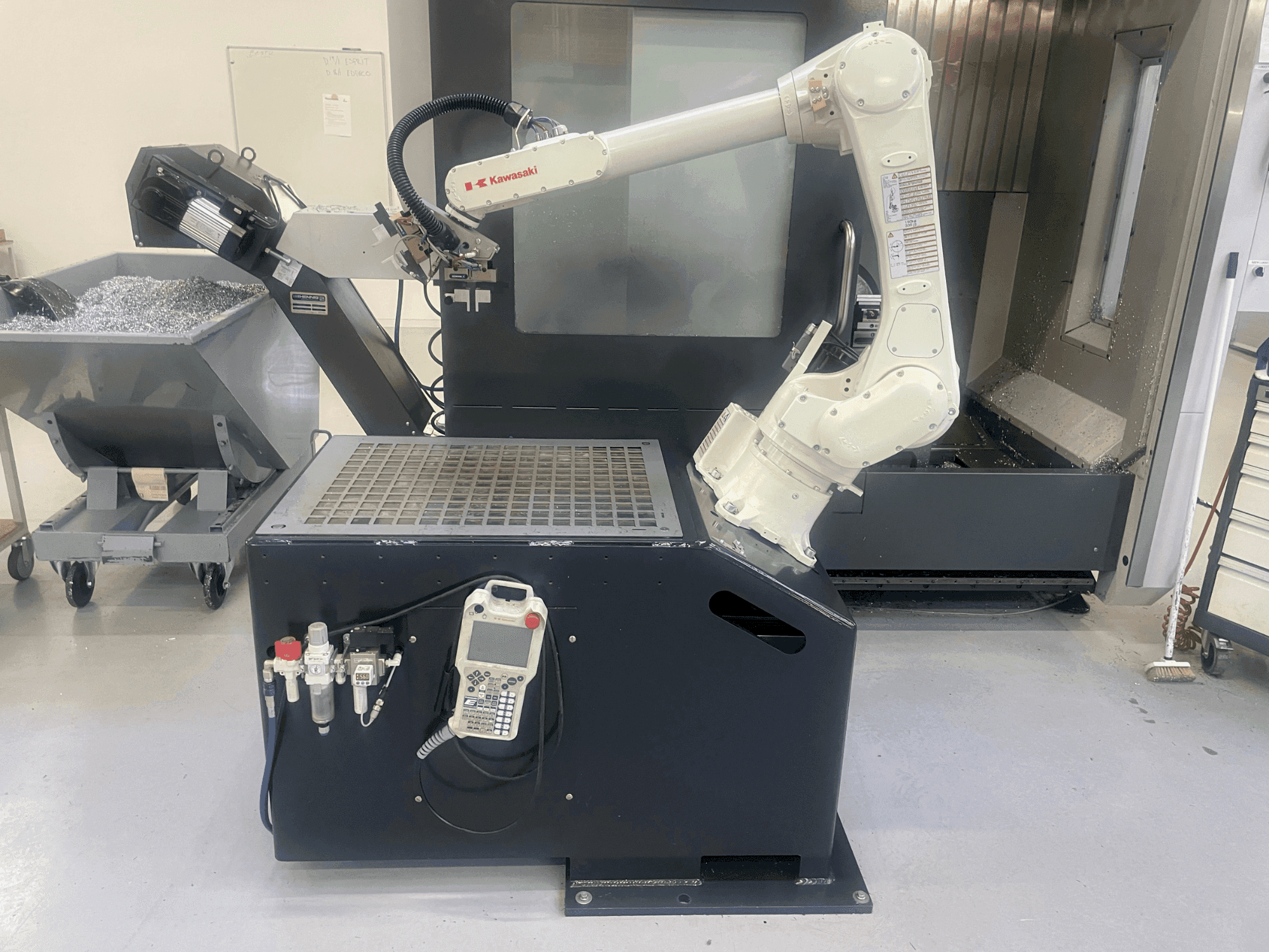 Vista frontal de la máquina Kawasaki RS006L