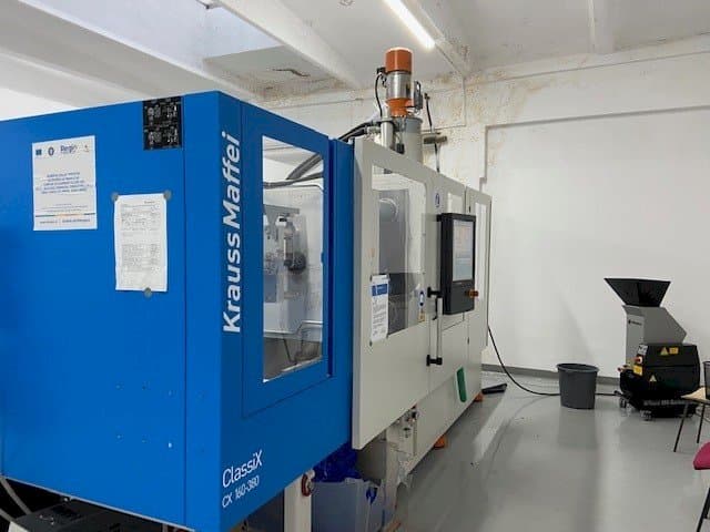 Vista lateral izquierda de la máquina Krauss Maffei ClassiX CX 160-380