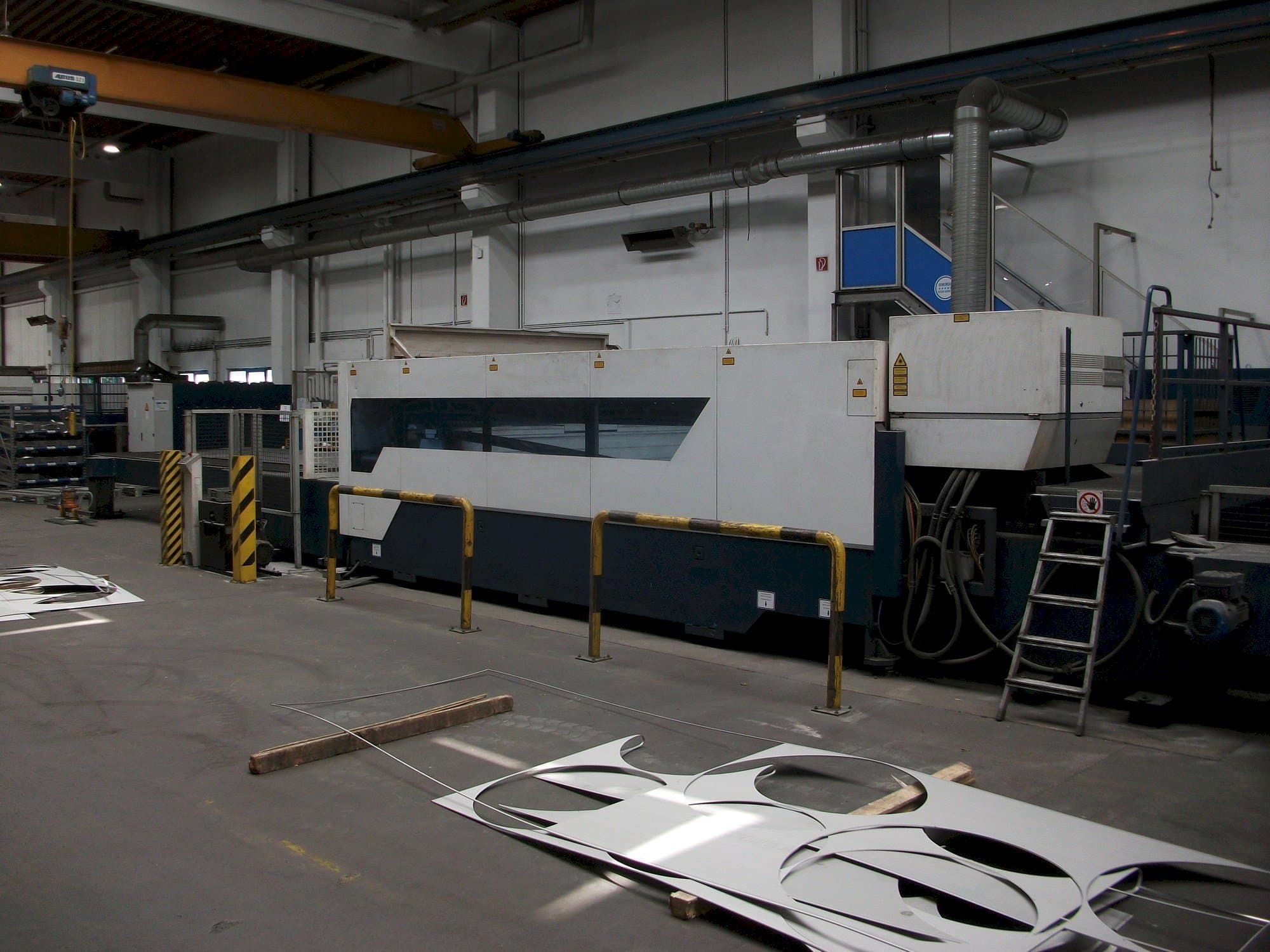 Vista frontal de la máquina Trumpf TruLaser 8000 TruFlow 6000