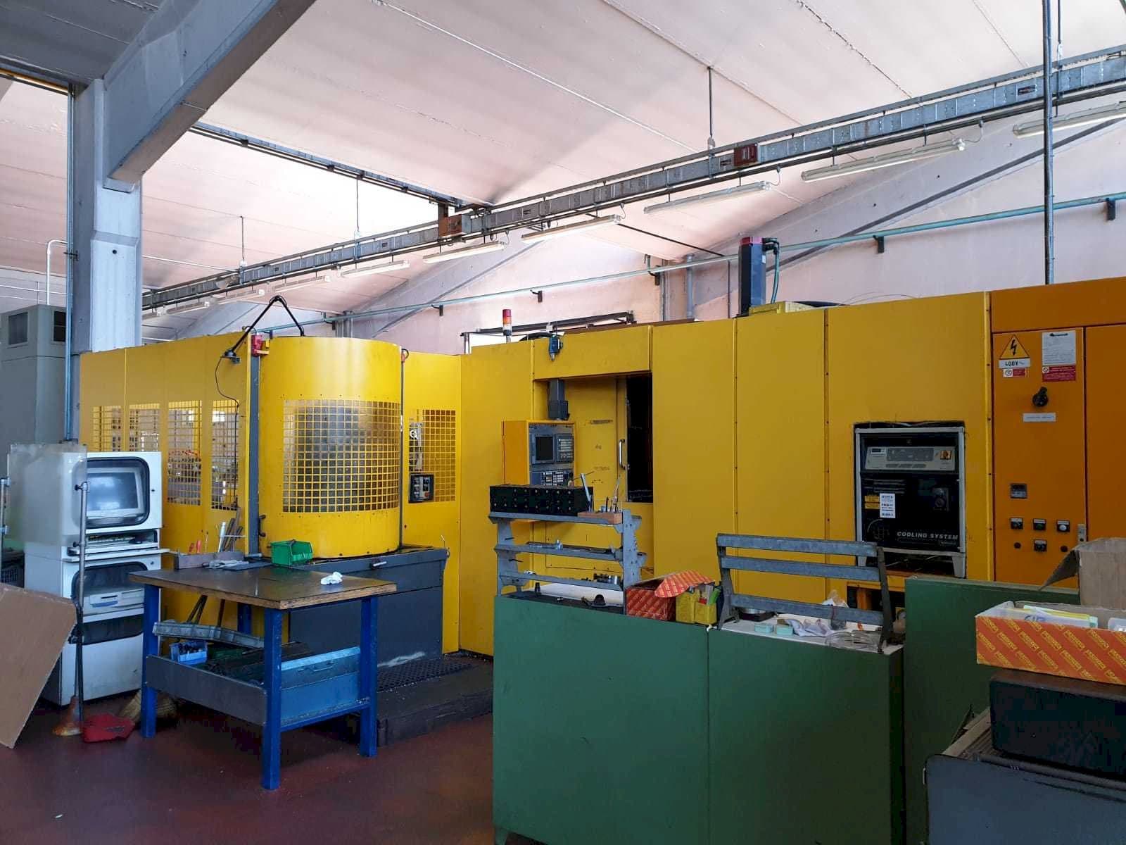 Vista frontal de la máquina Mandelli Thunder 500