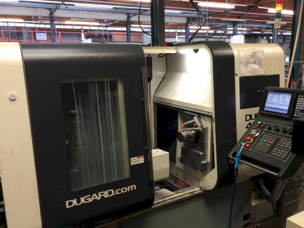 Vista frontal de la máquina Dugard									 42 TT