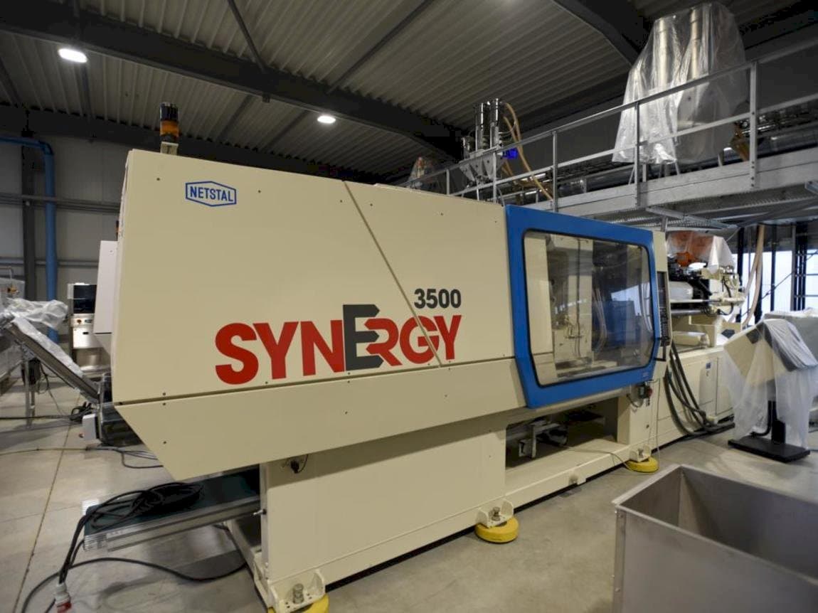 Vista frontal de la máquina Netstal SynErgy 3500-1700