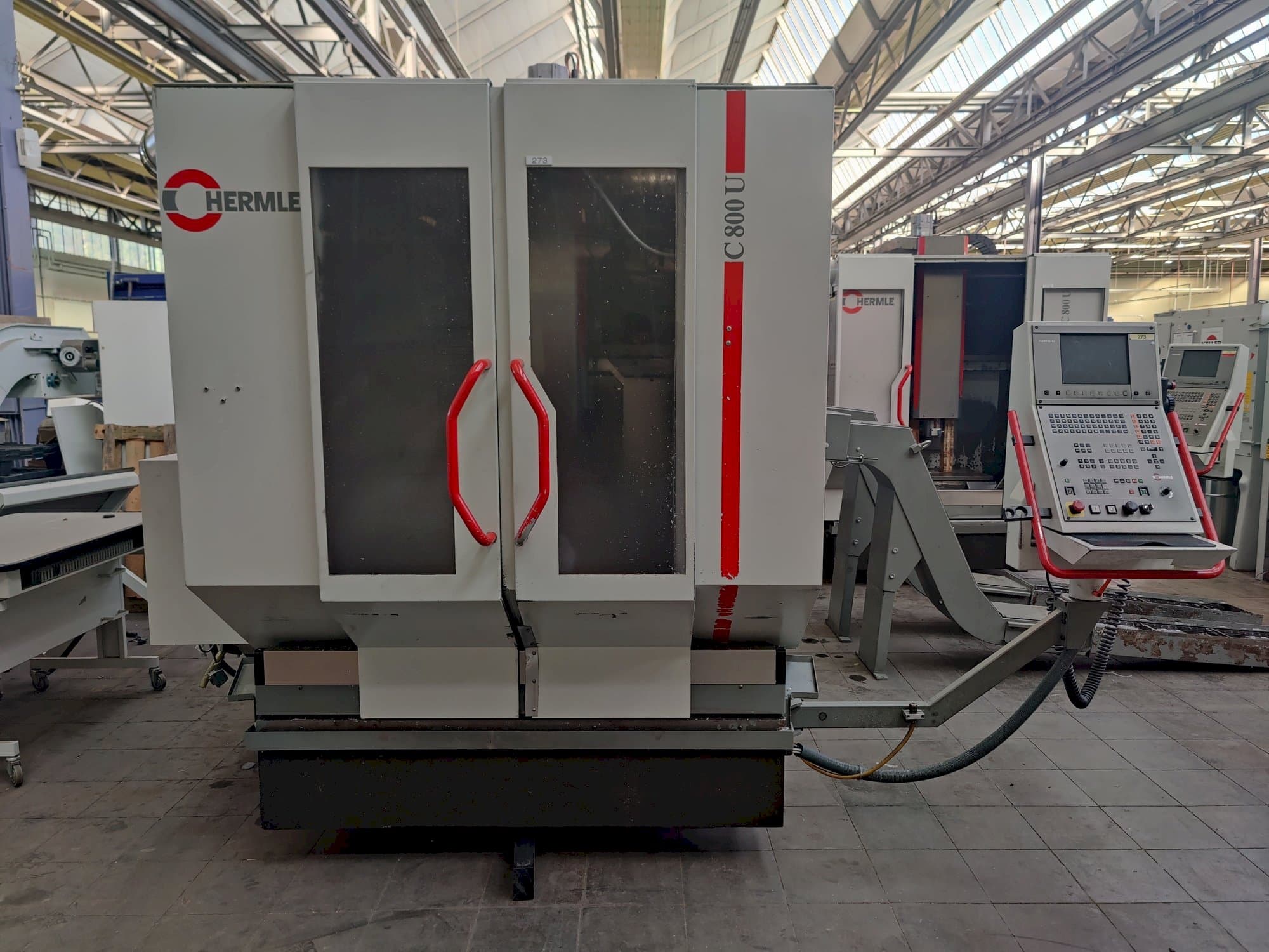 Vista frontal de la máquina HERMLE C800U