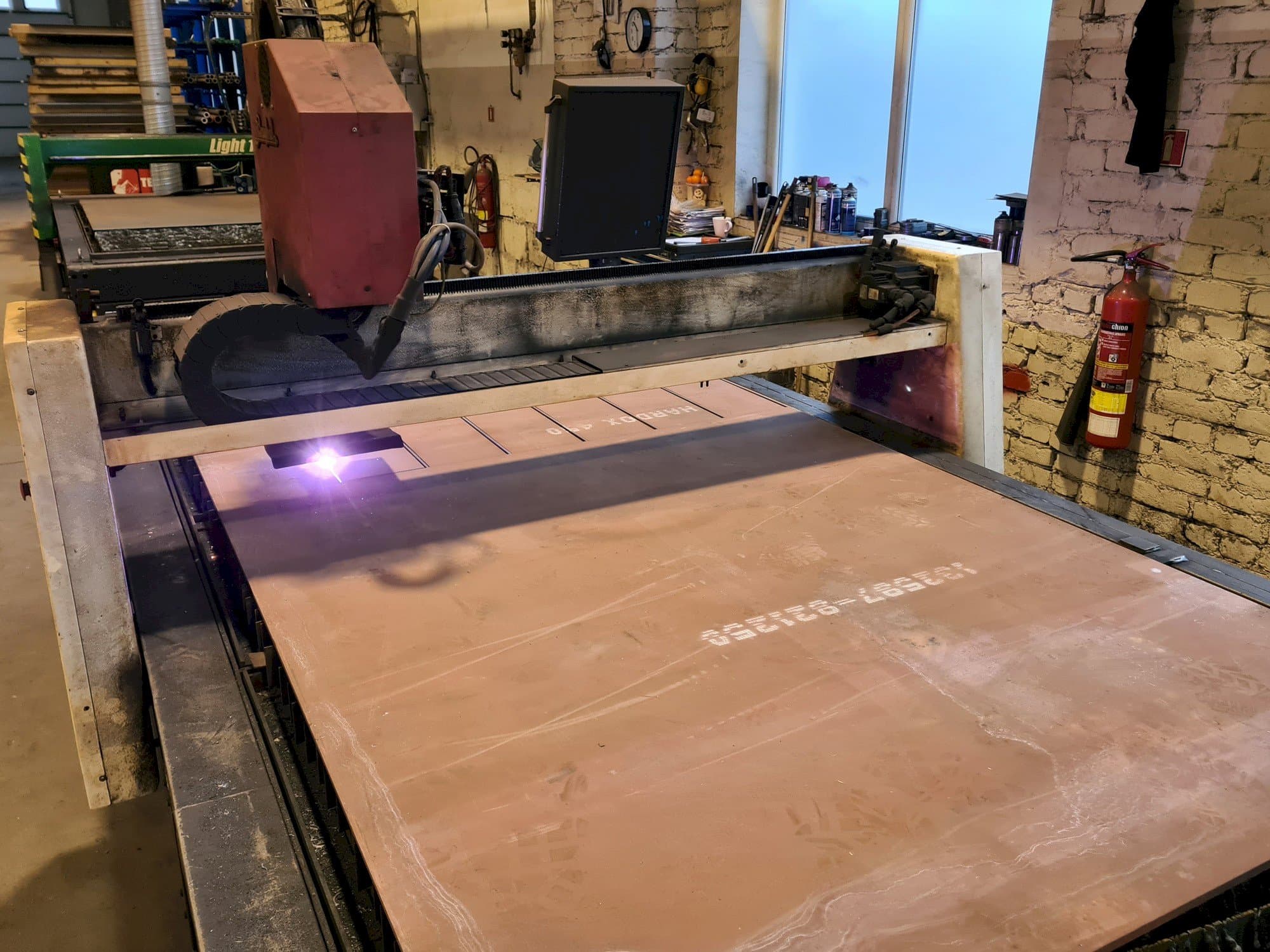 Vista frontal de la máquina Baykal BPH 1503 COMPACT