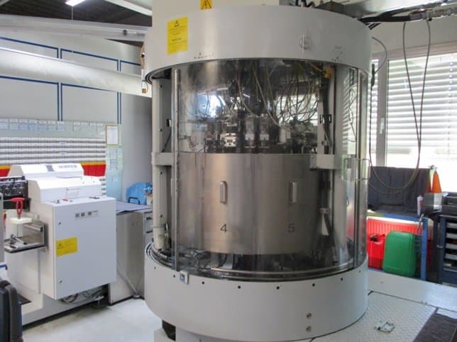 Vista frontal de la máquina MIKRON Multistar CX-24