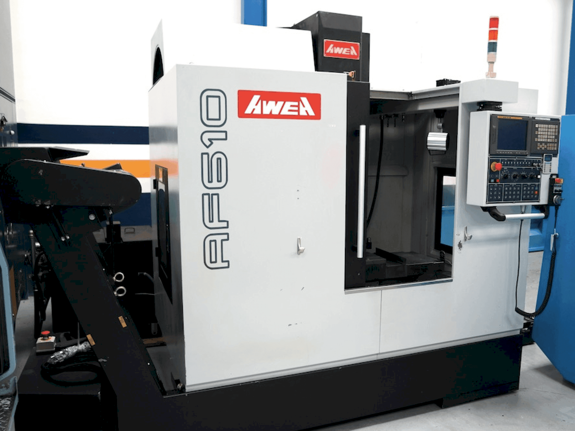 Vista frontal de la máquina AWEA AF 610