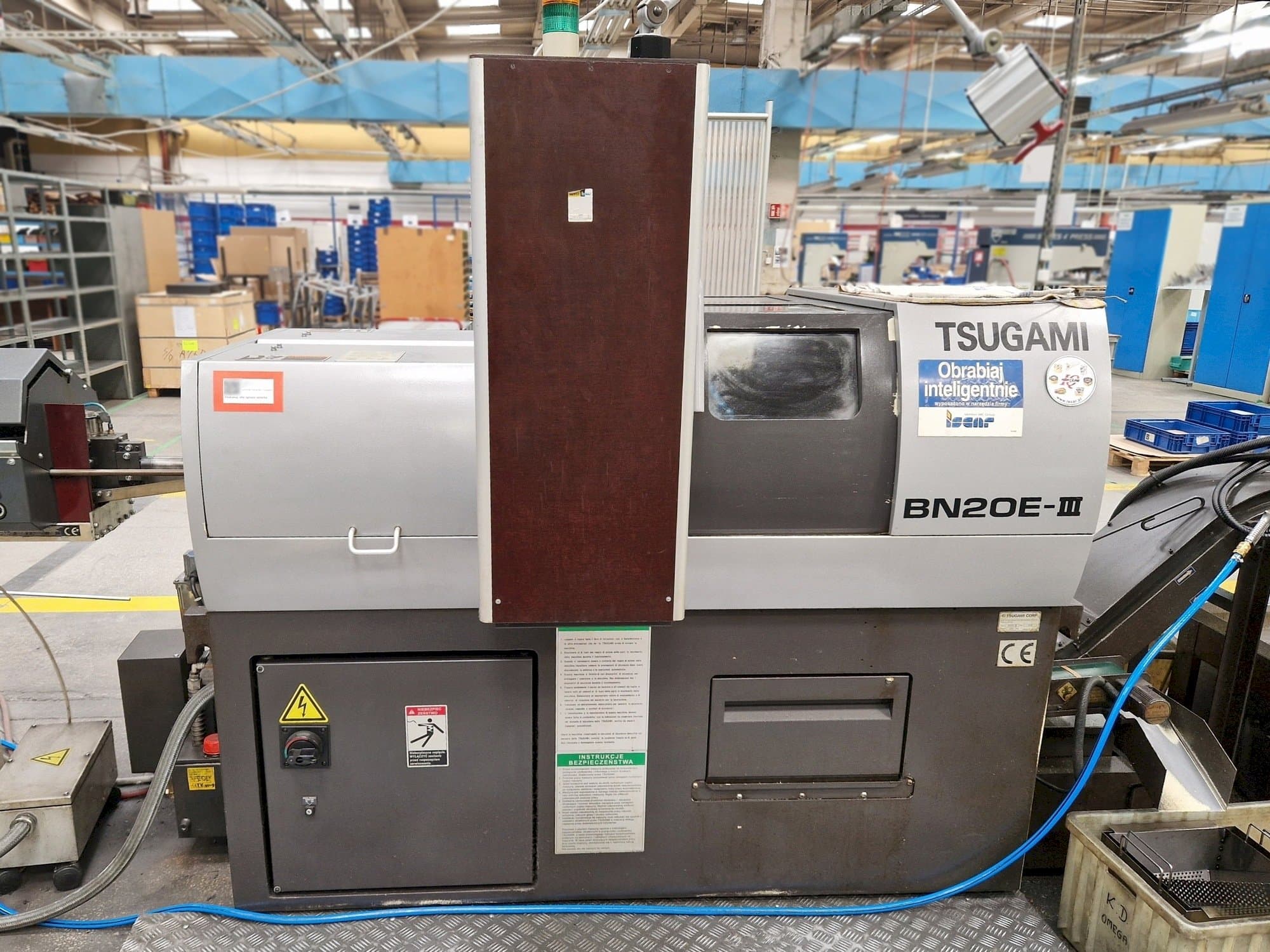 Vista frontal de la máquina TSUGAMI BN20E-III