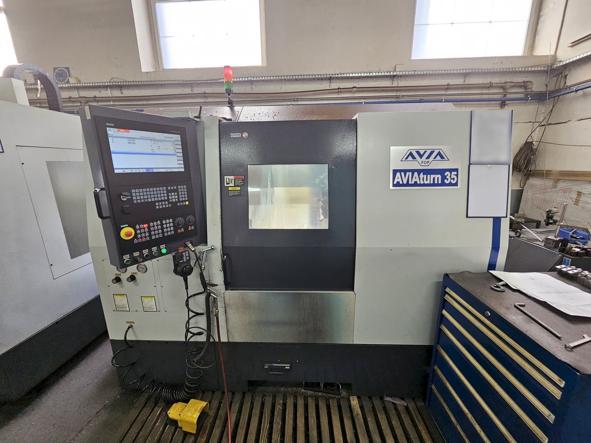 Vista frontal de la máquina Avia									 AVIAturn 35