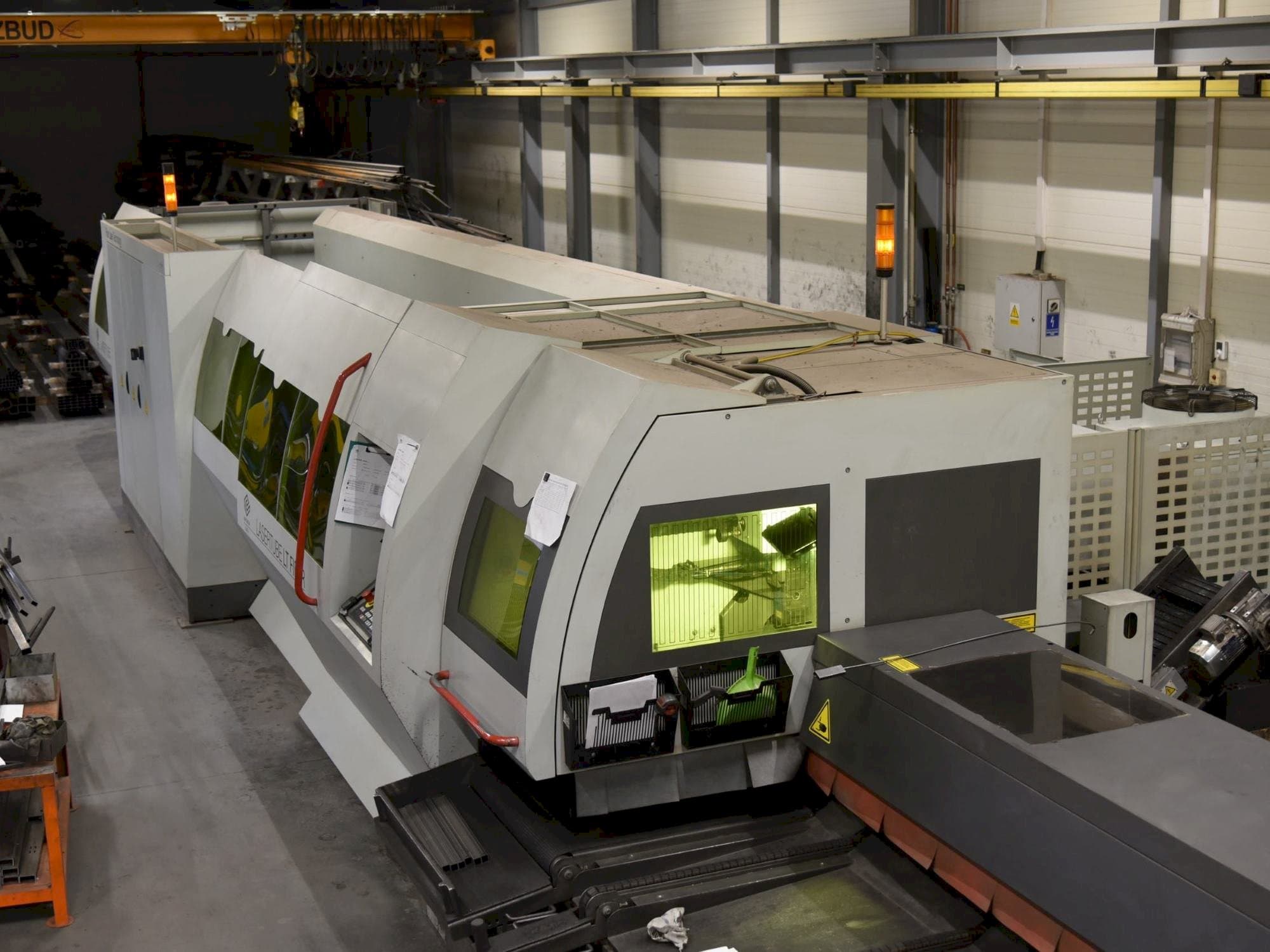 Vista frontal de la máquina BLM ADIGE LaserTube LT Fiber