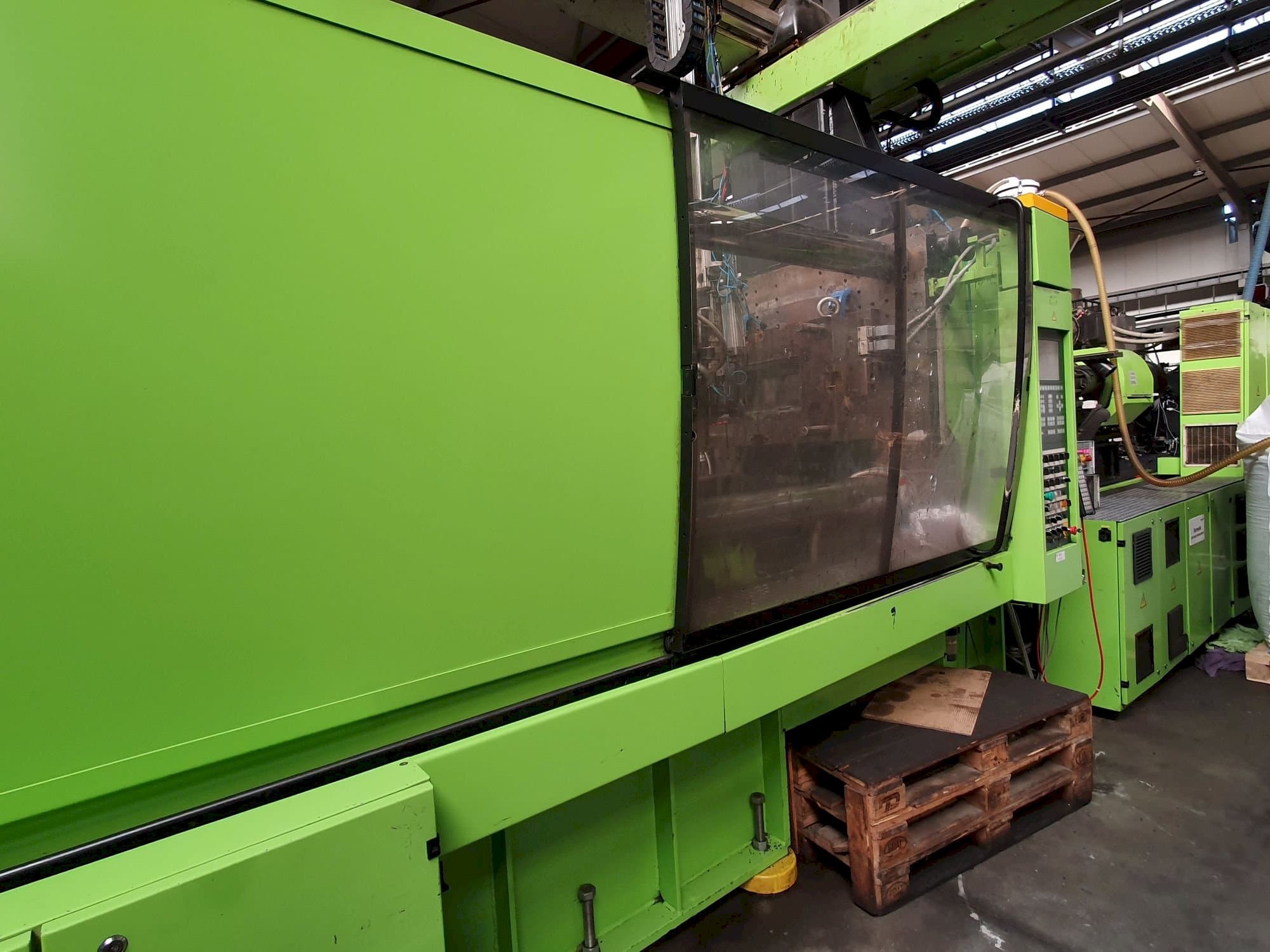 Vista frontal de la máquina ENGEL ES 4550/550 KSL