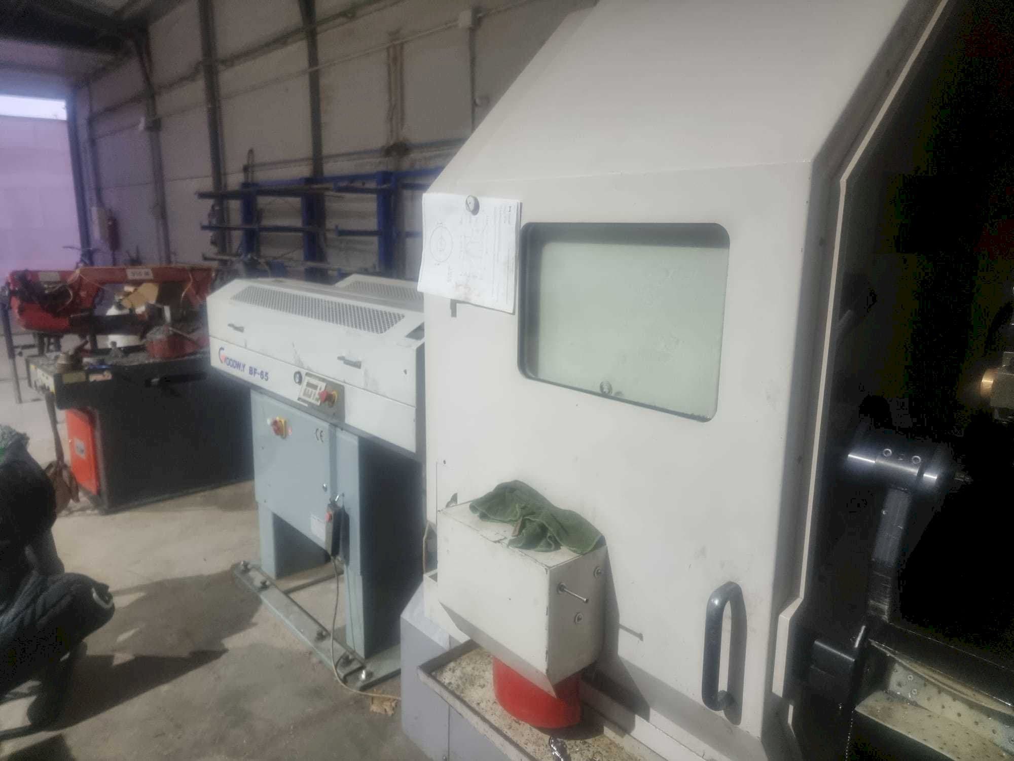 Vista lateral derecha de la máquina Goodway MSY 280