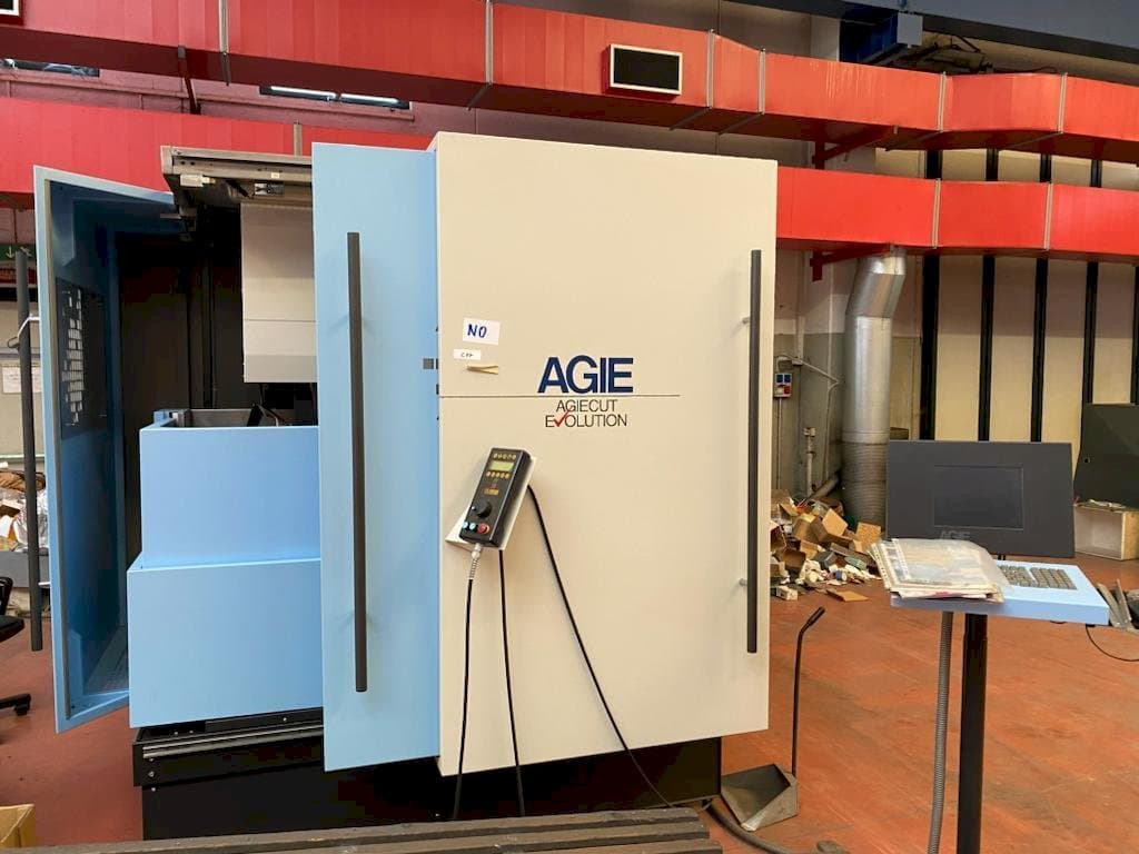 Vista frontal de la máquina AGIE AGIEMATIC + AGIEPULS 60 HSF