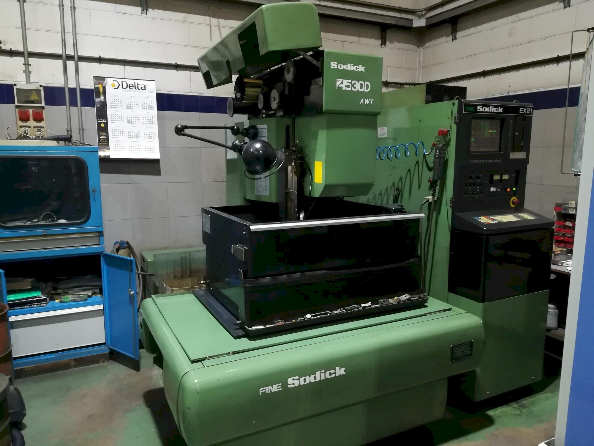 Vista frontal de la máquina Sodick A-530D