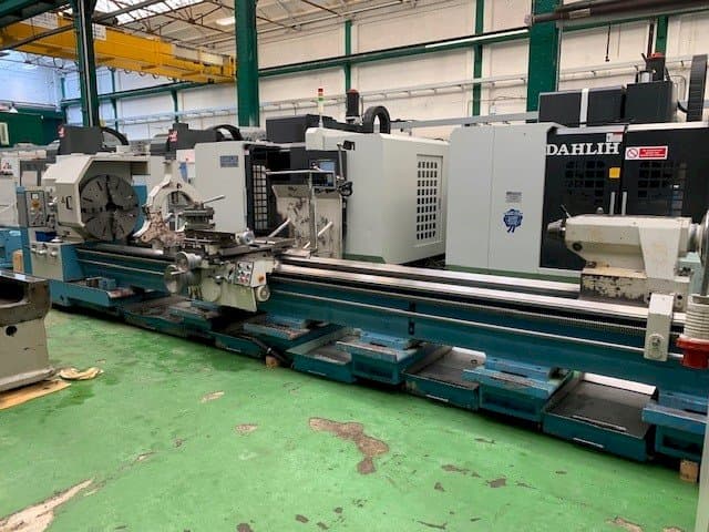 Vista frontal de la máquina Poreba TPK 80x5000