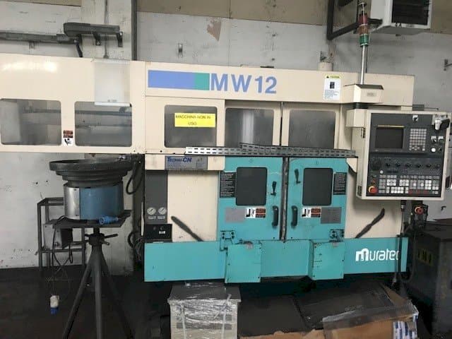 Vista frontal de la máquina Muratec MW 12 CNC